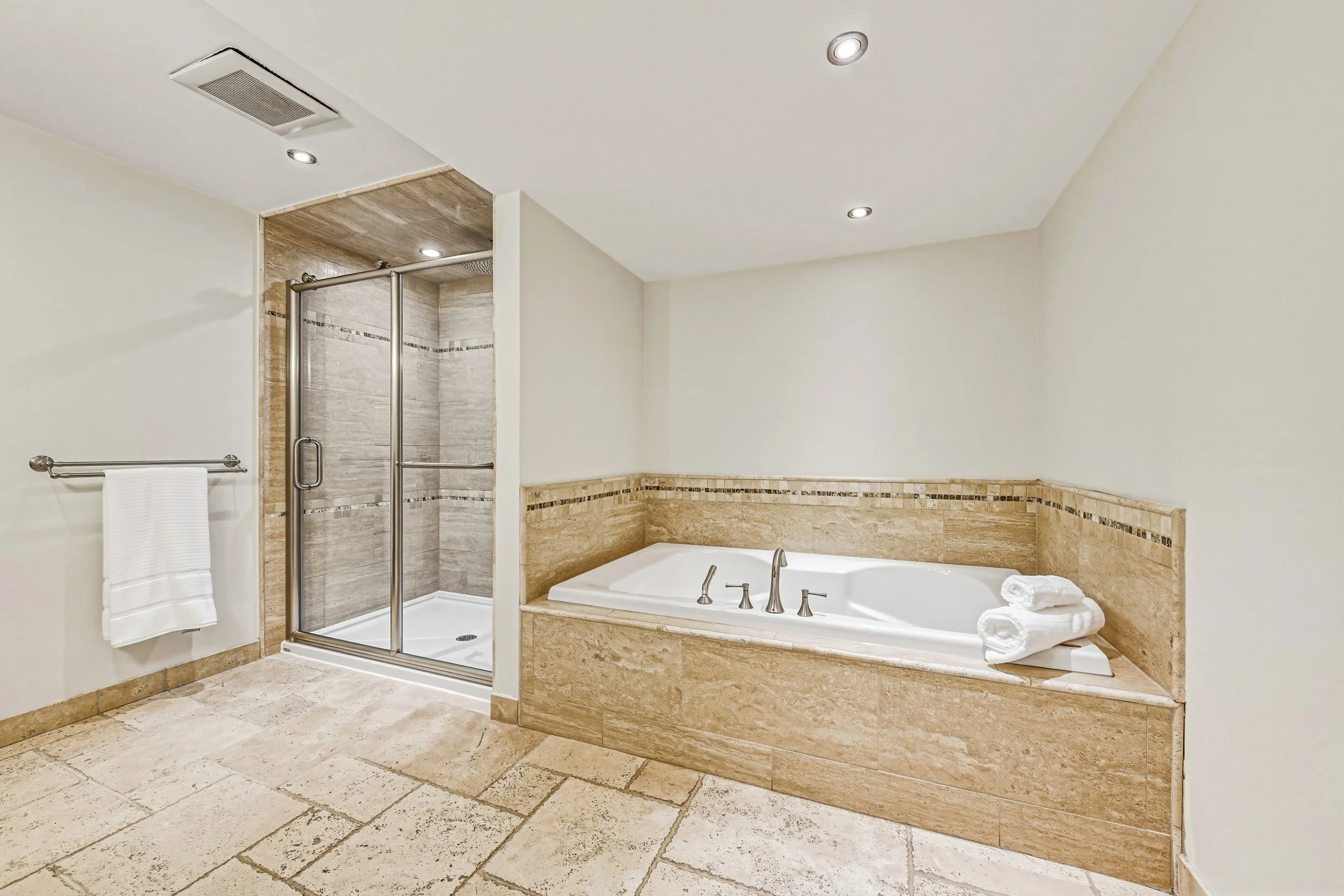 34 - 4897 Victoria Ave N, Vineland Station.jpg