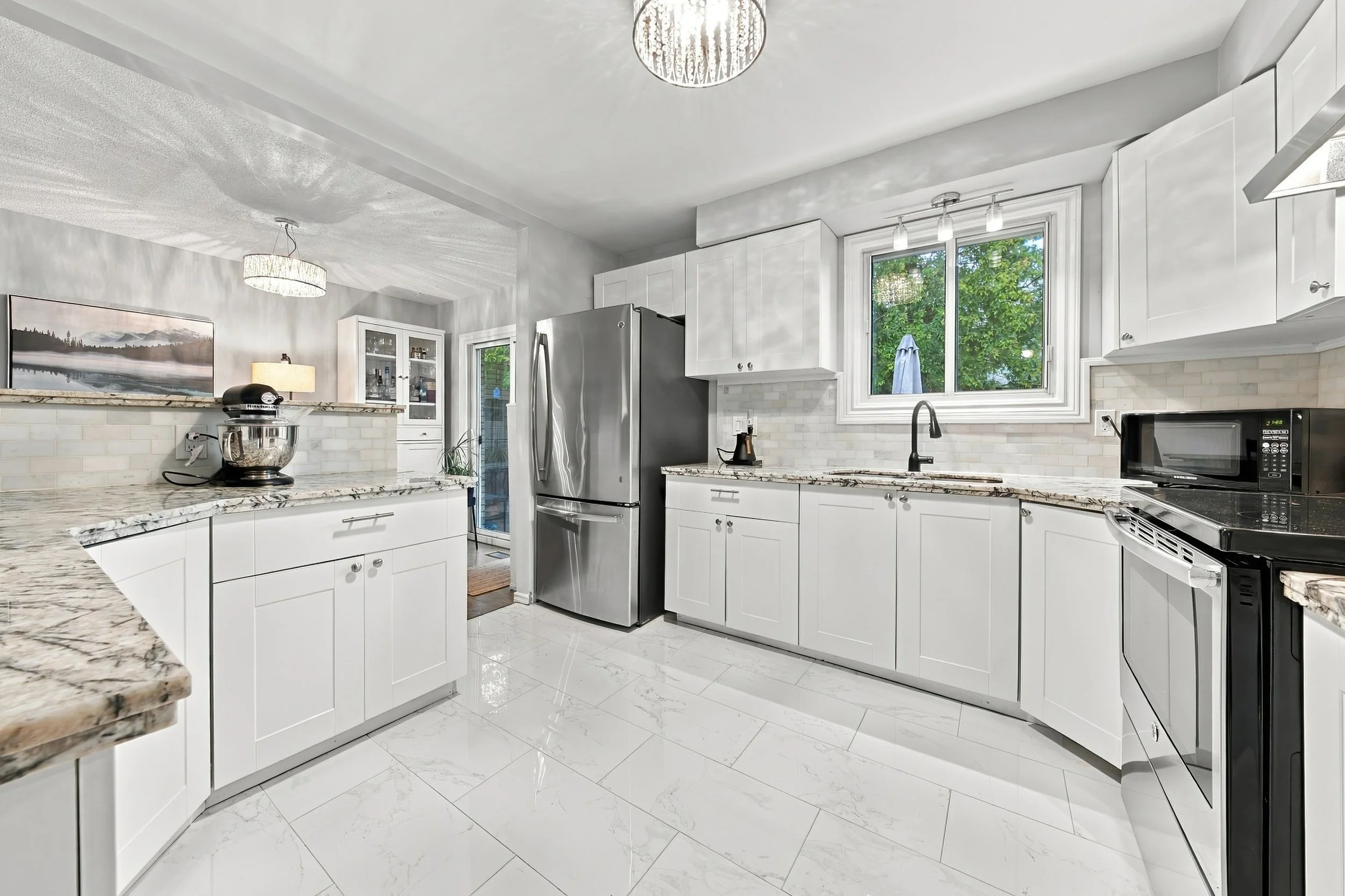 10 - 429 Limeridge Rd W, Hamilton.jpg