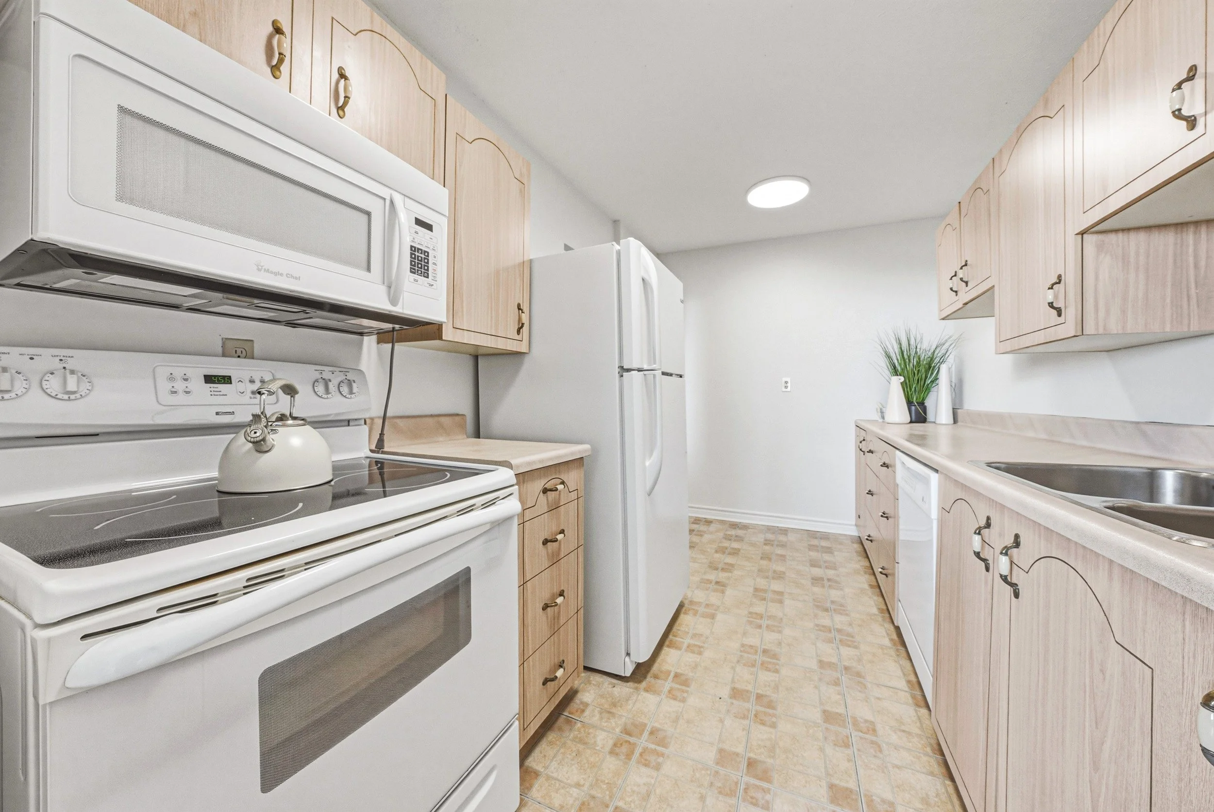 10 - 2055 Upper Middle Rd #705, Burlington.jpg