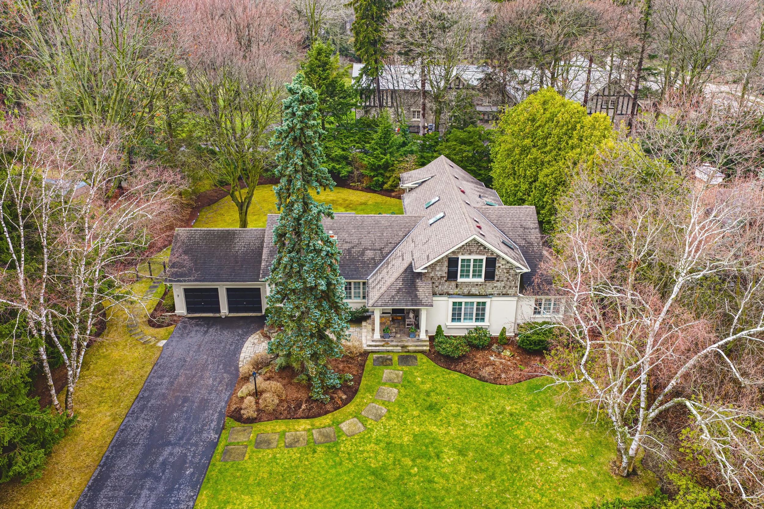 2 - 7 Colonial Cres, Oakville.jpg