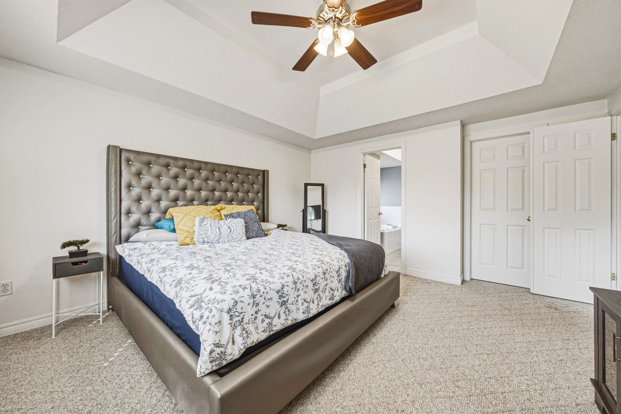32 - 140 Country Club Dr, Cambridge.jpg
