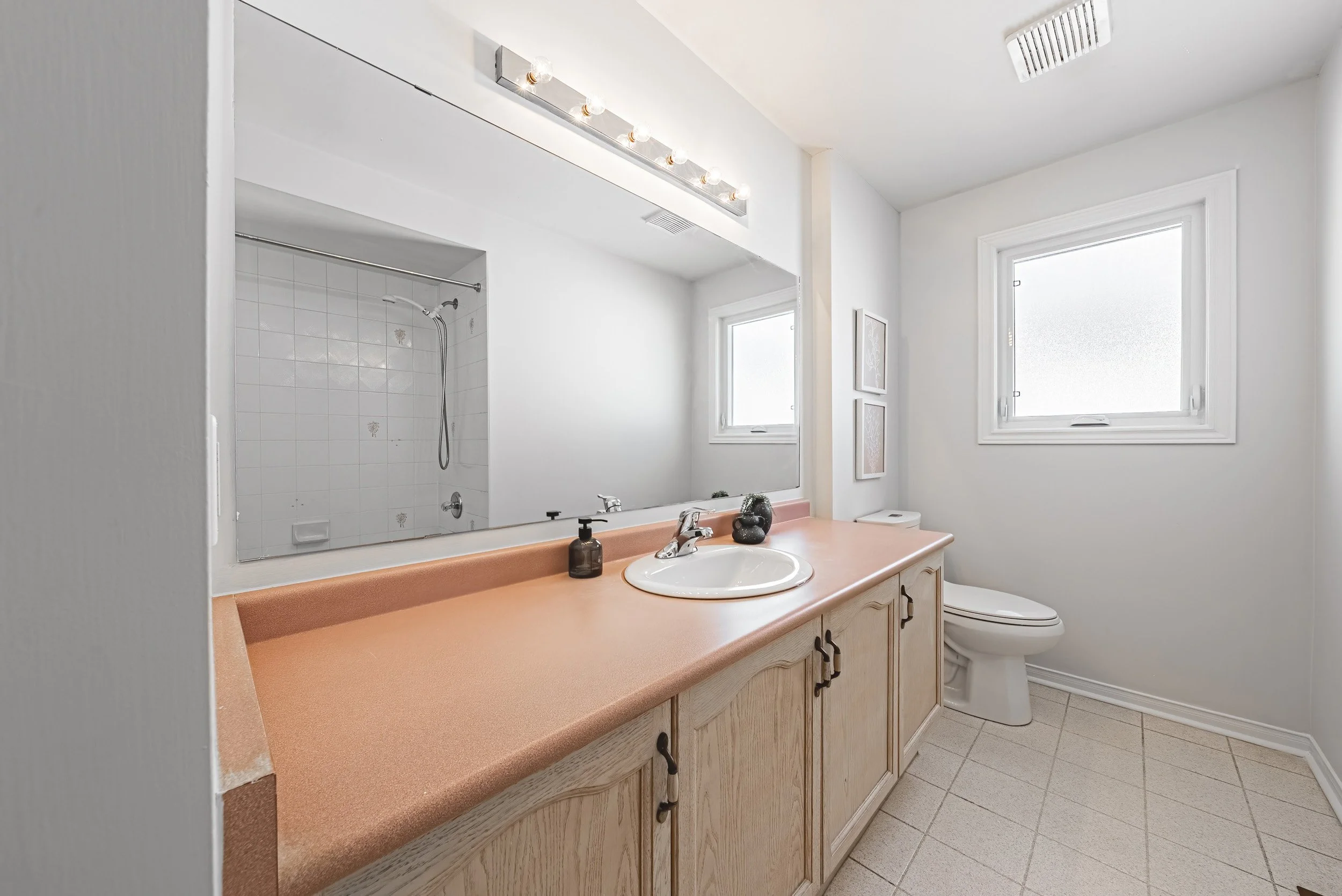 38 - 4153 Vermont Cres, Burlington.jpg