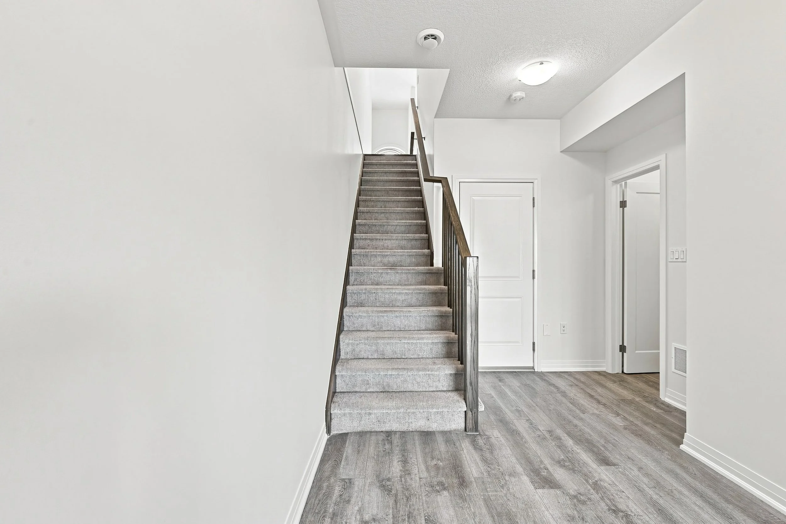 25 - 94 Laguna Village Cres, Hamilton.jpg