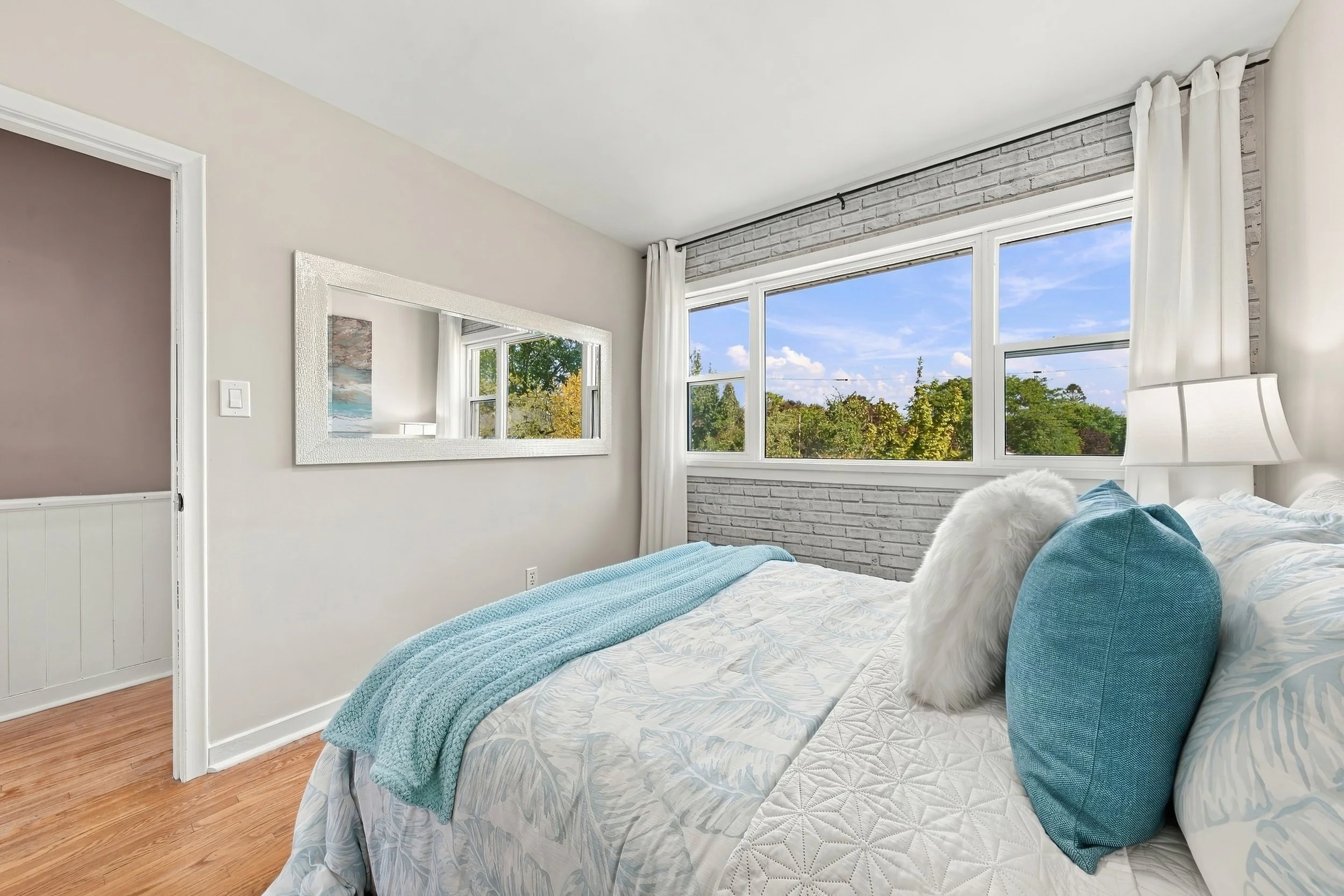 24 - 2301 Barclay Rd, Burlington.jpg