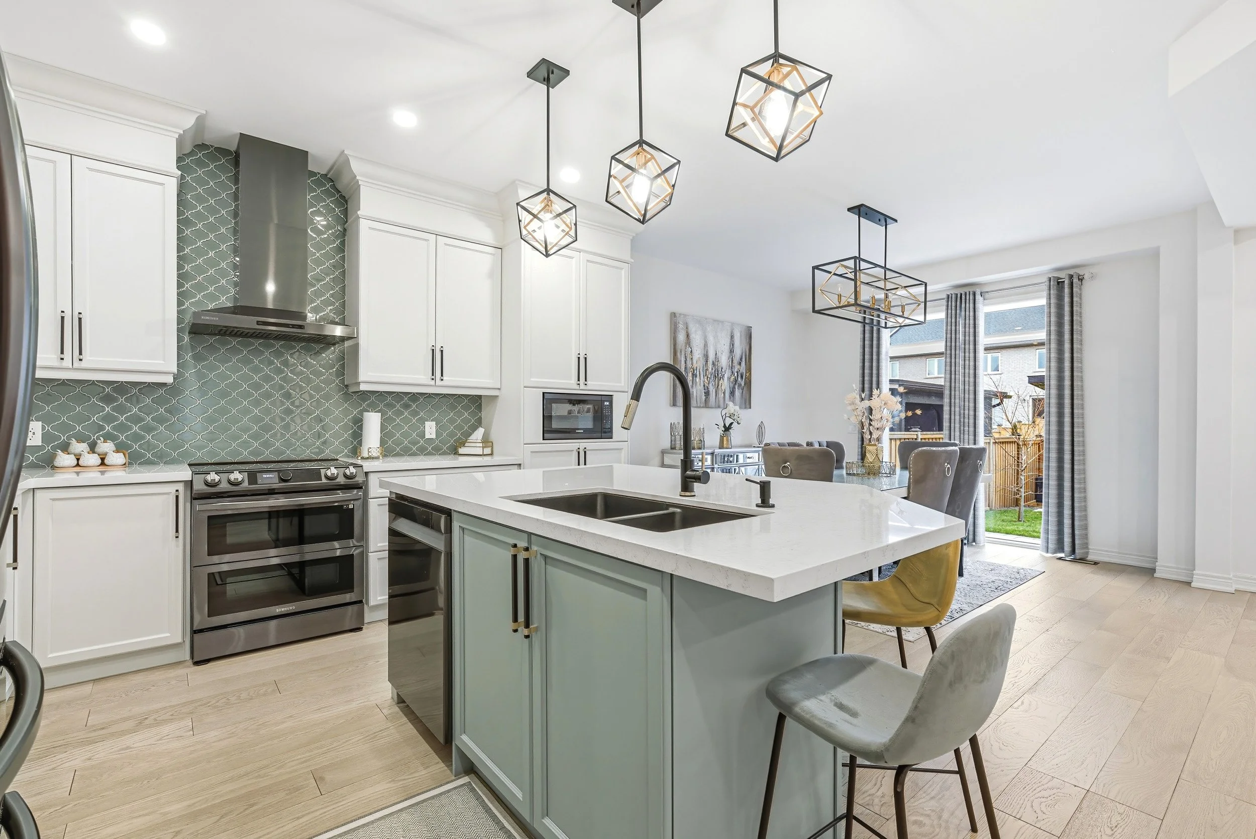 13 - 90 Robertson Rd, Ancaster.jpg