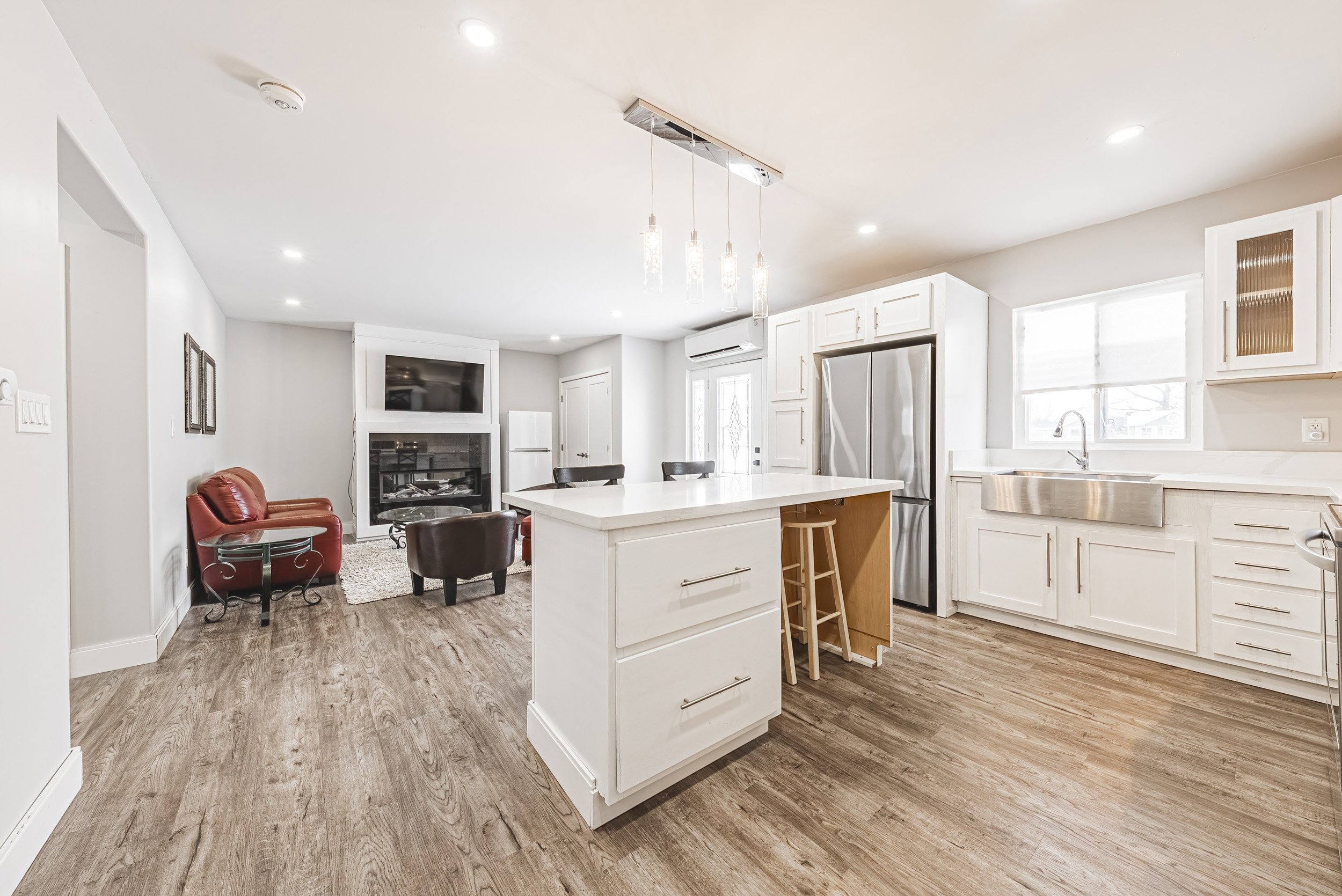 12 - 816 S Coast Dr, Selkirk.jpg