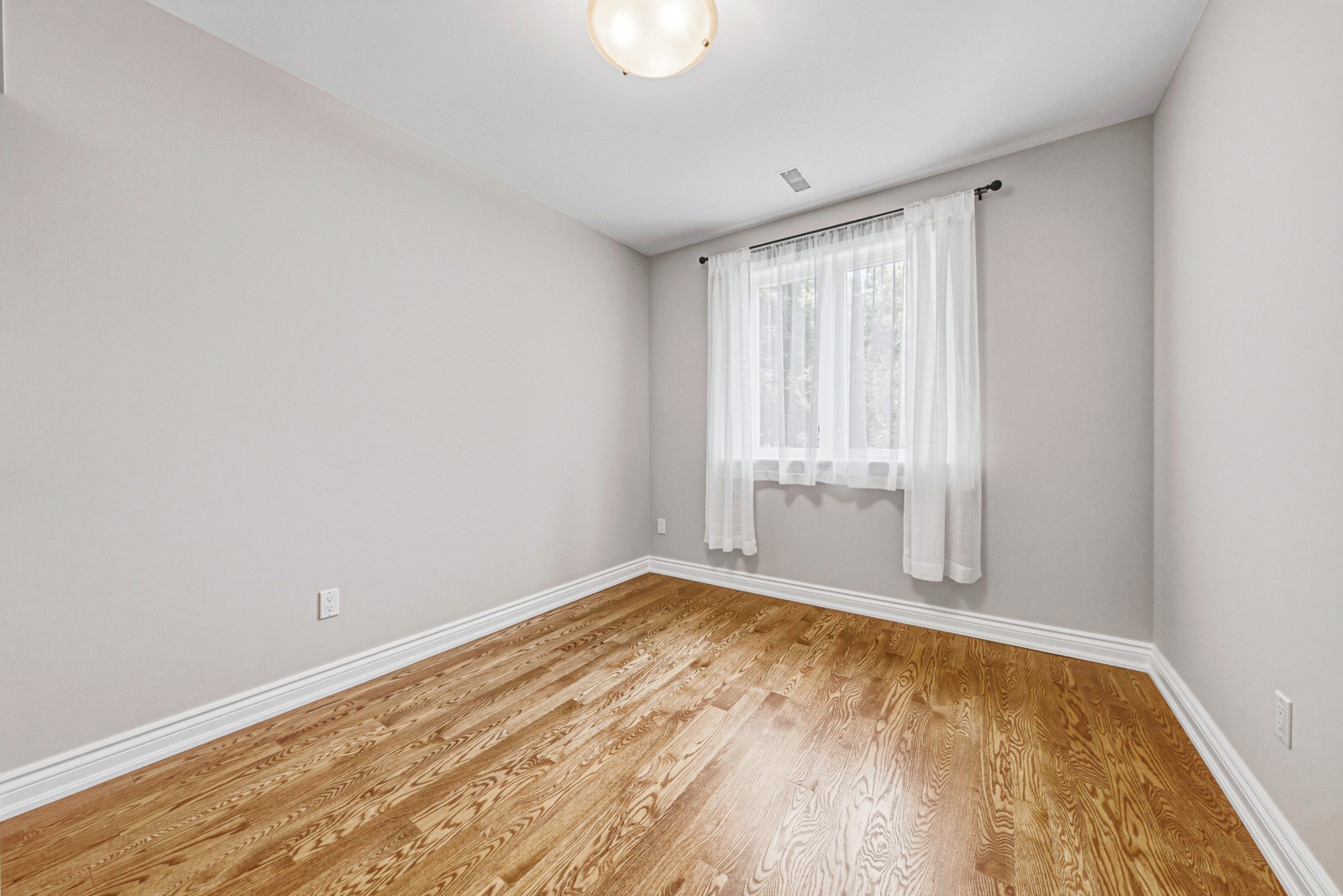 26 - 471 The Kingsway, Etobicoke.jpg