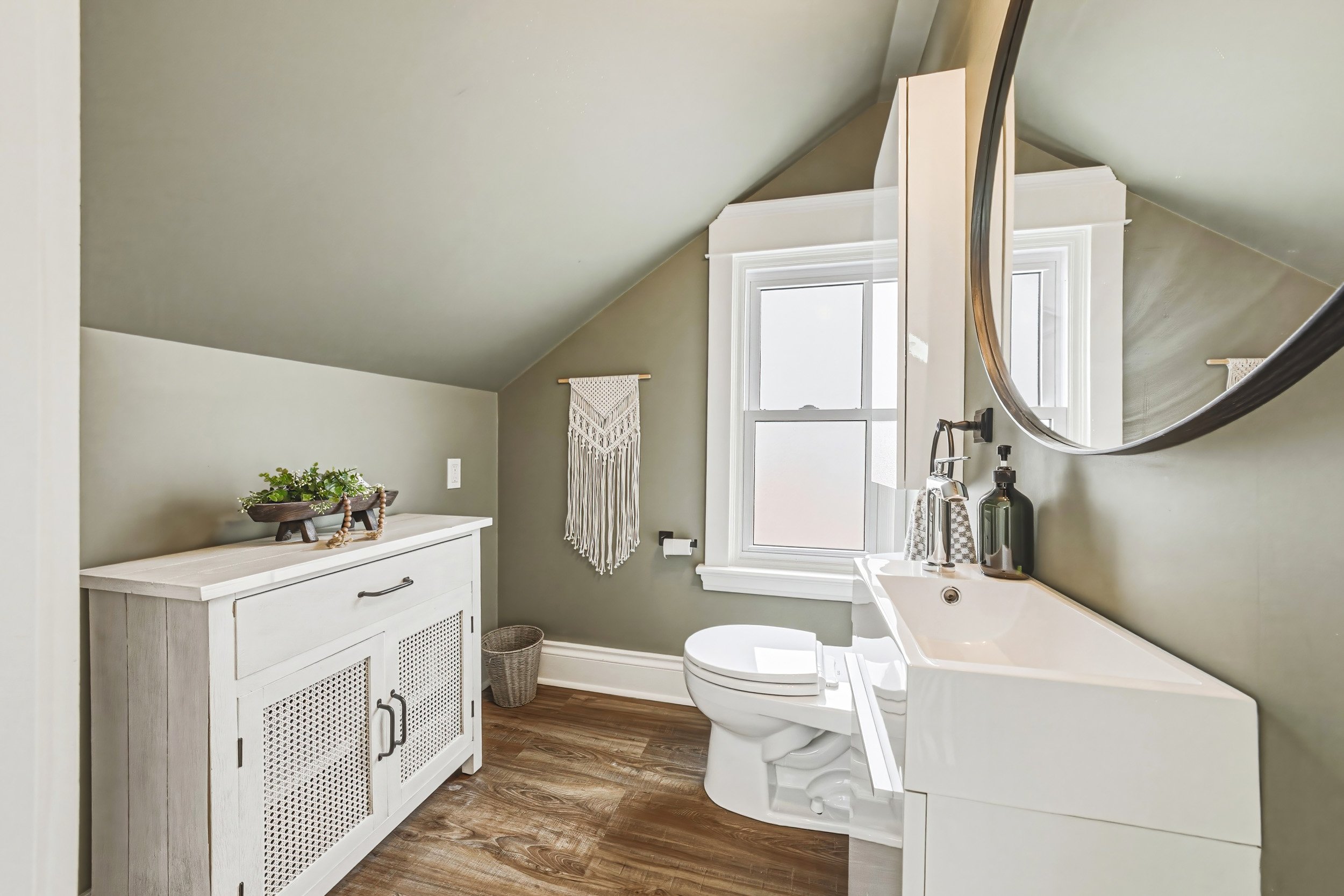 25 - 6 Nelles Blvd, Grimsby.jpg