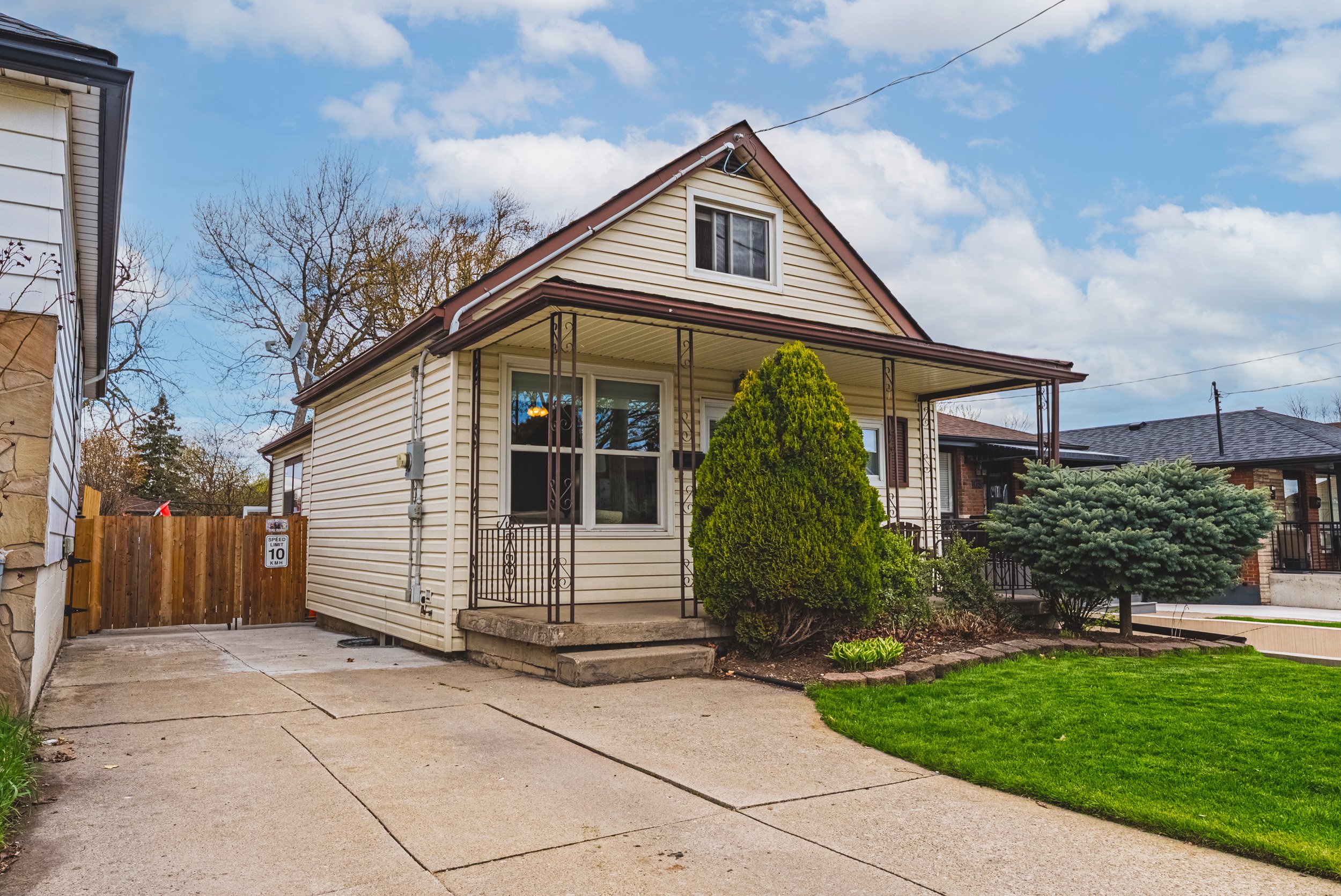 2 - 161 Ivon Ave, Hamilton.jpg