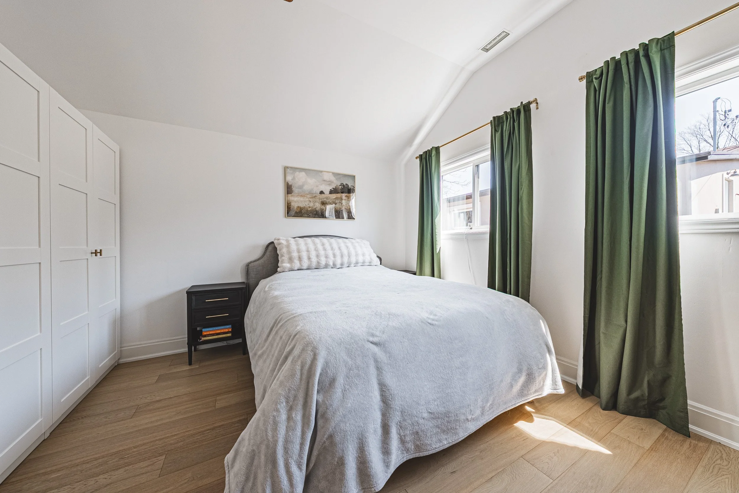 20 - 121 Paisley Blvd E, Mississauga.jpg