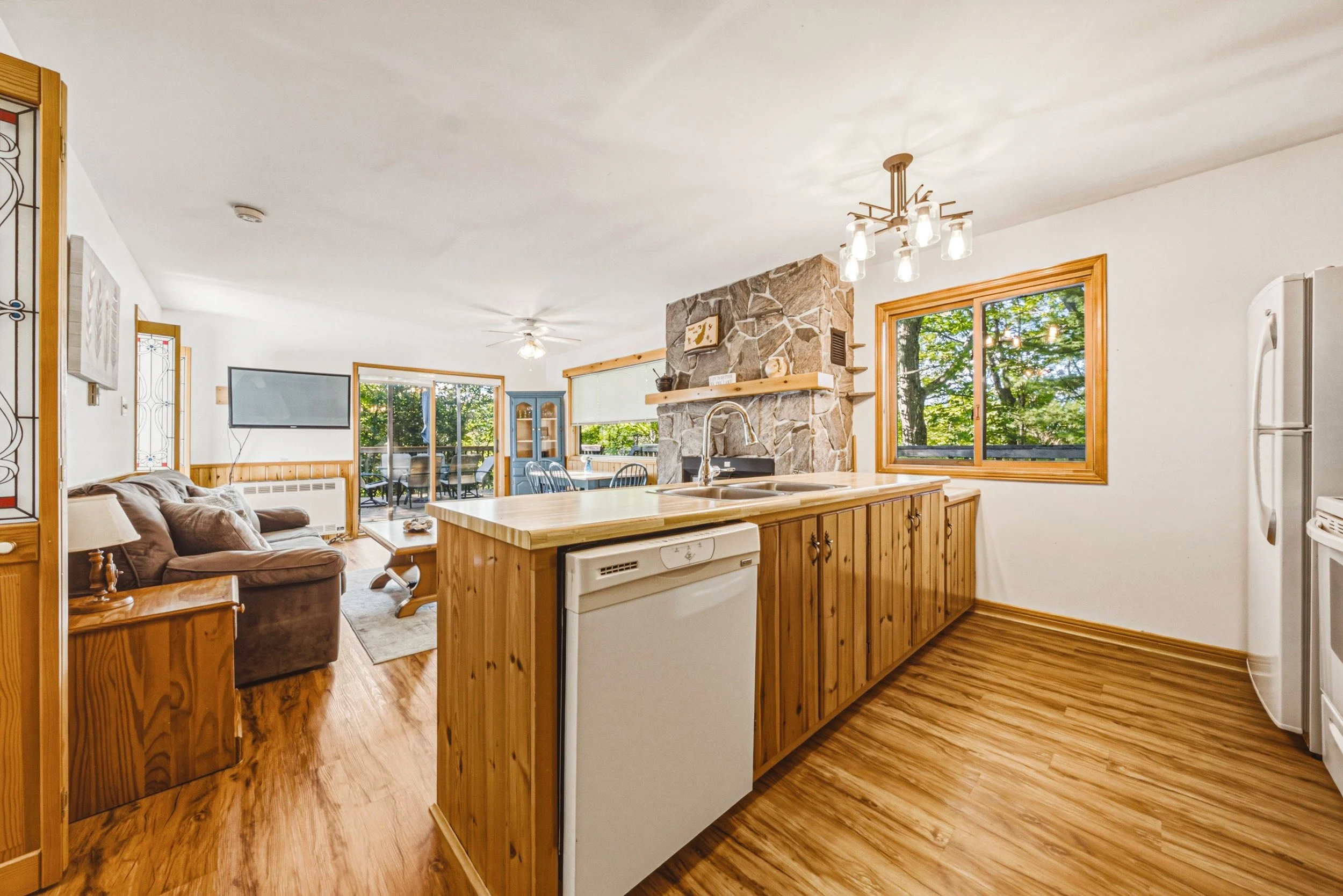 6 - 1046 Whiskey Jack Ln, Algonquin Highlands.jpg