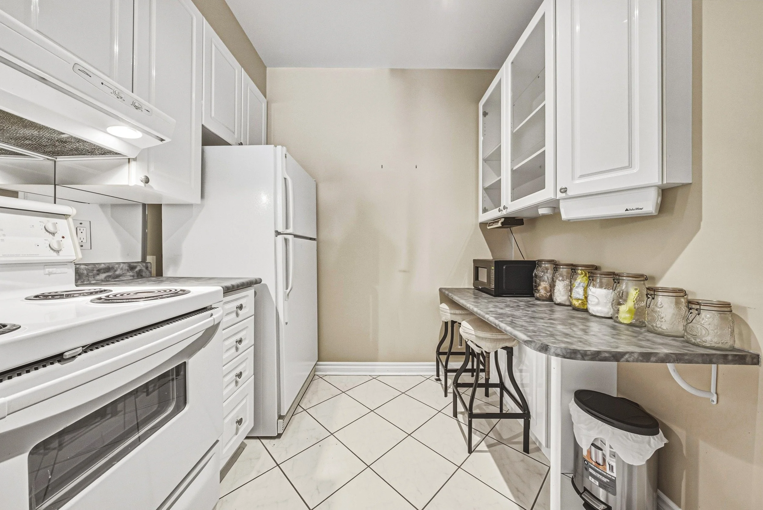 9 - 935 Royal York Rd #202, Toronto.jpg