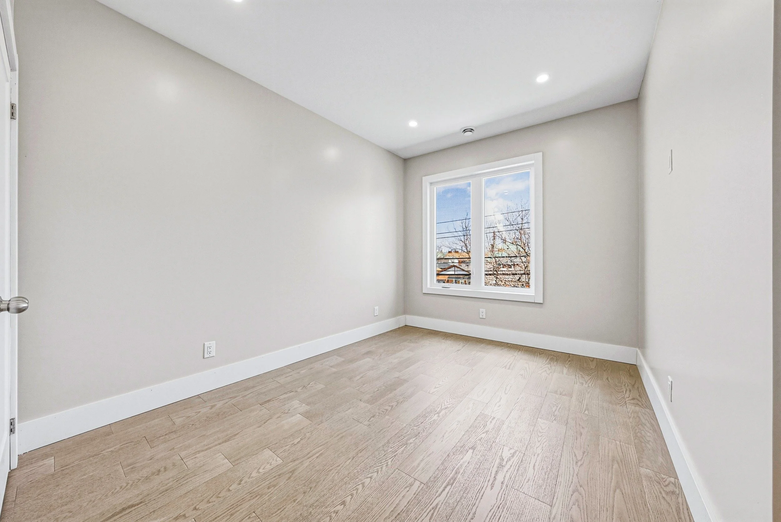 28 - 68 Vansitmart Ave, Hamilton.jpg