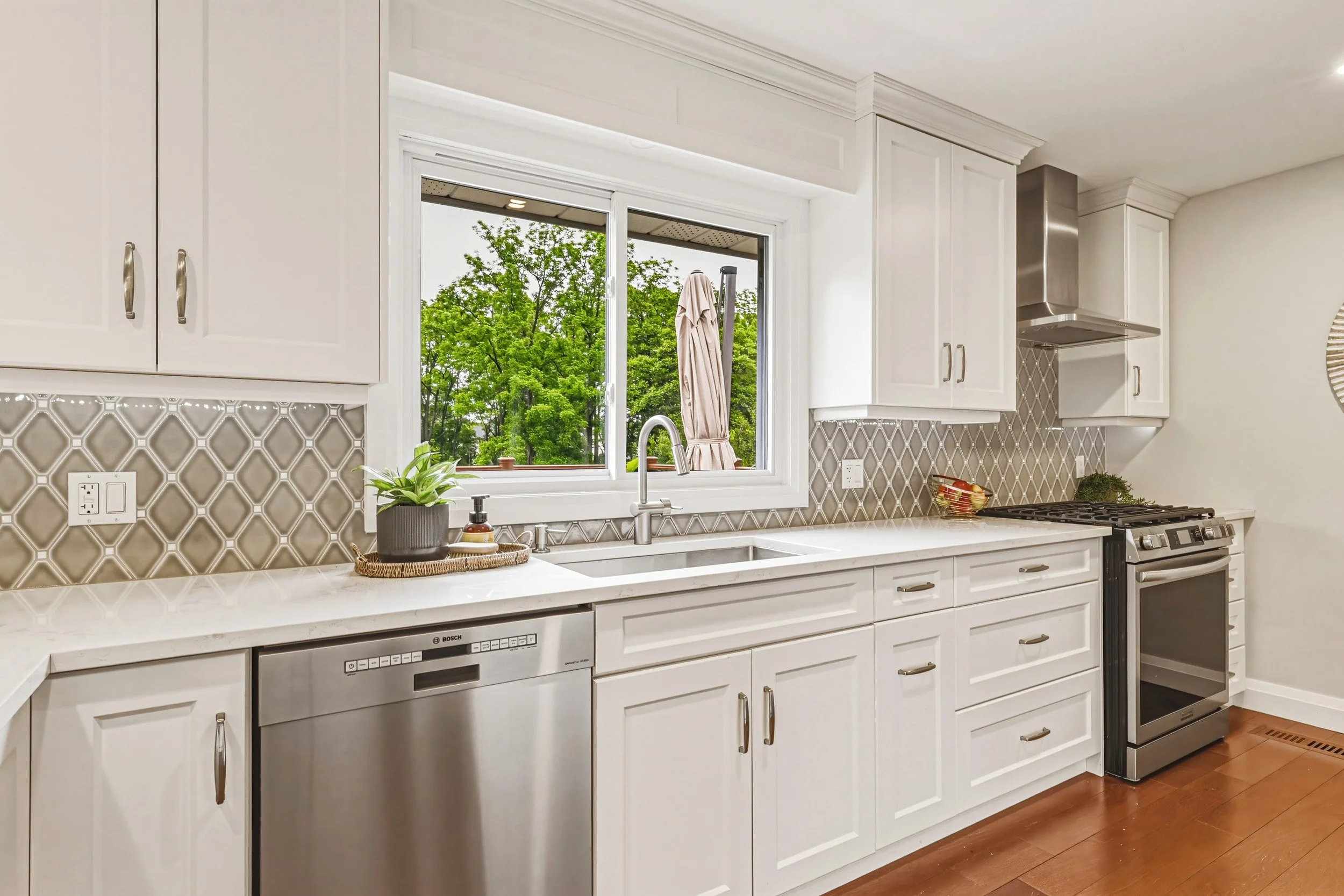 16 - 4897 Victoria Ave N, Vineland Station.jpg