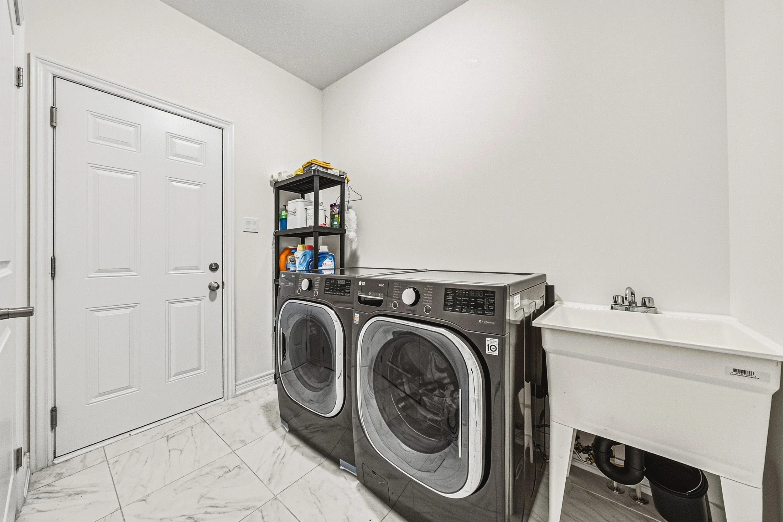 21 - 733 Gilmour Cres, Shelburne.jpg