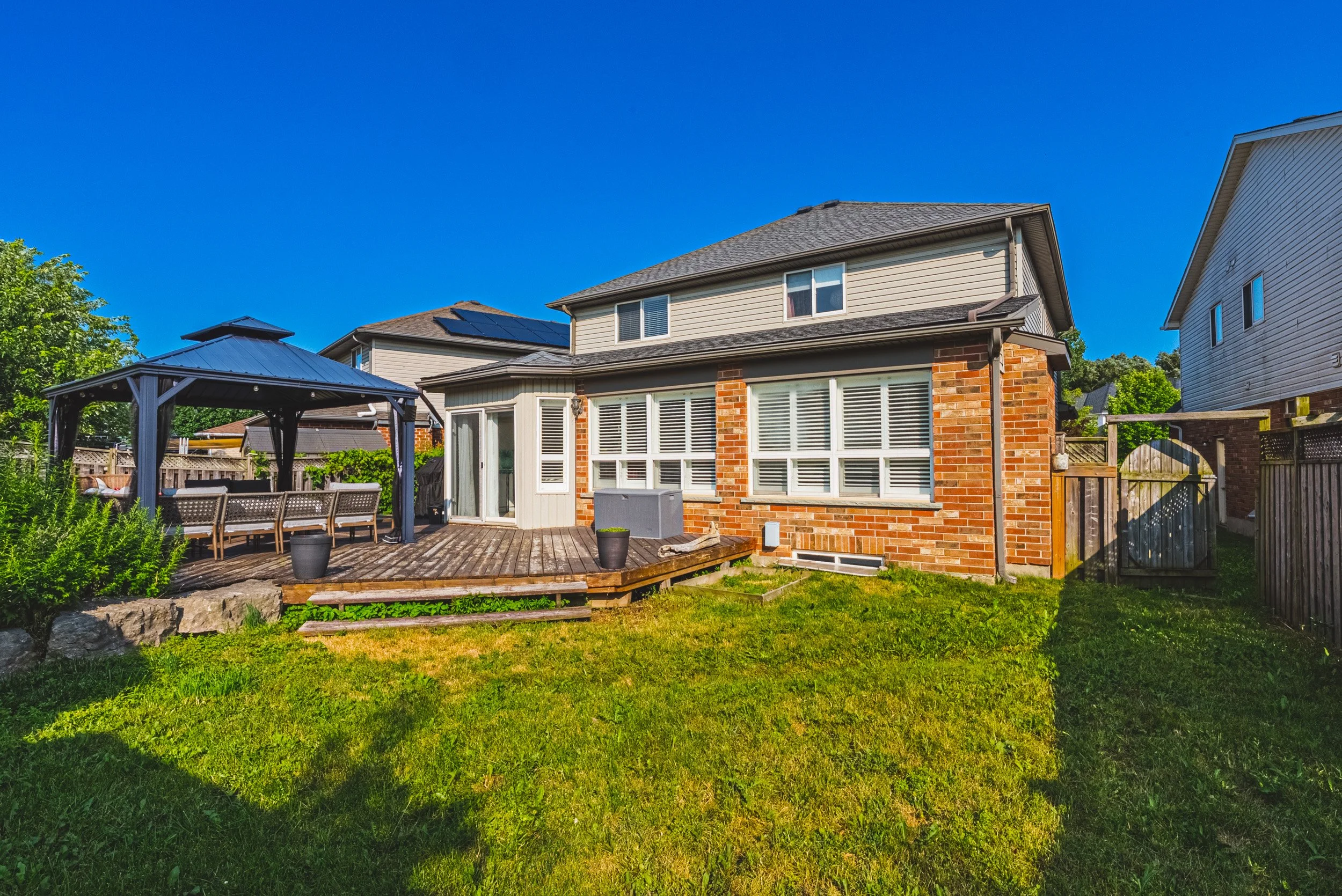 46 - 140 Country Club Dr, Cambridge.jpg