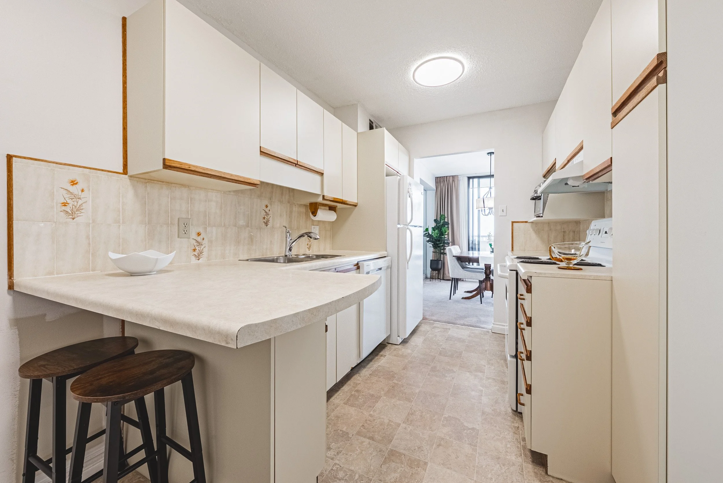 13 - 2055 Upper Middle #1504, Burlington.jpg