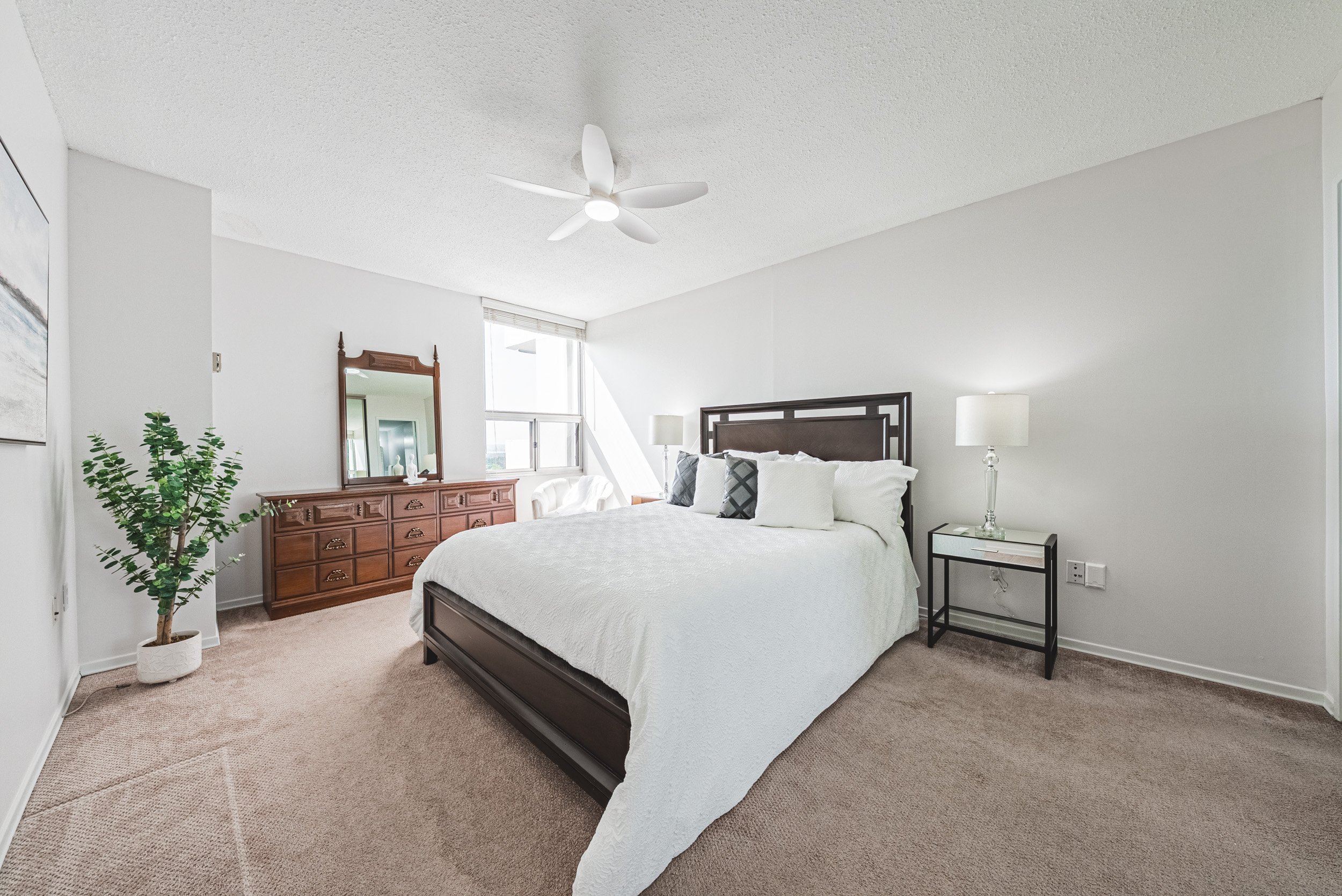 19 - 2055 Upper Middle #1504, Burlington.jpg