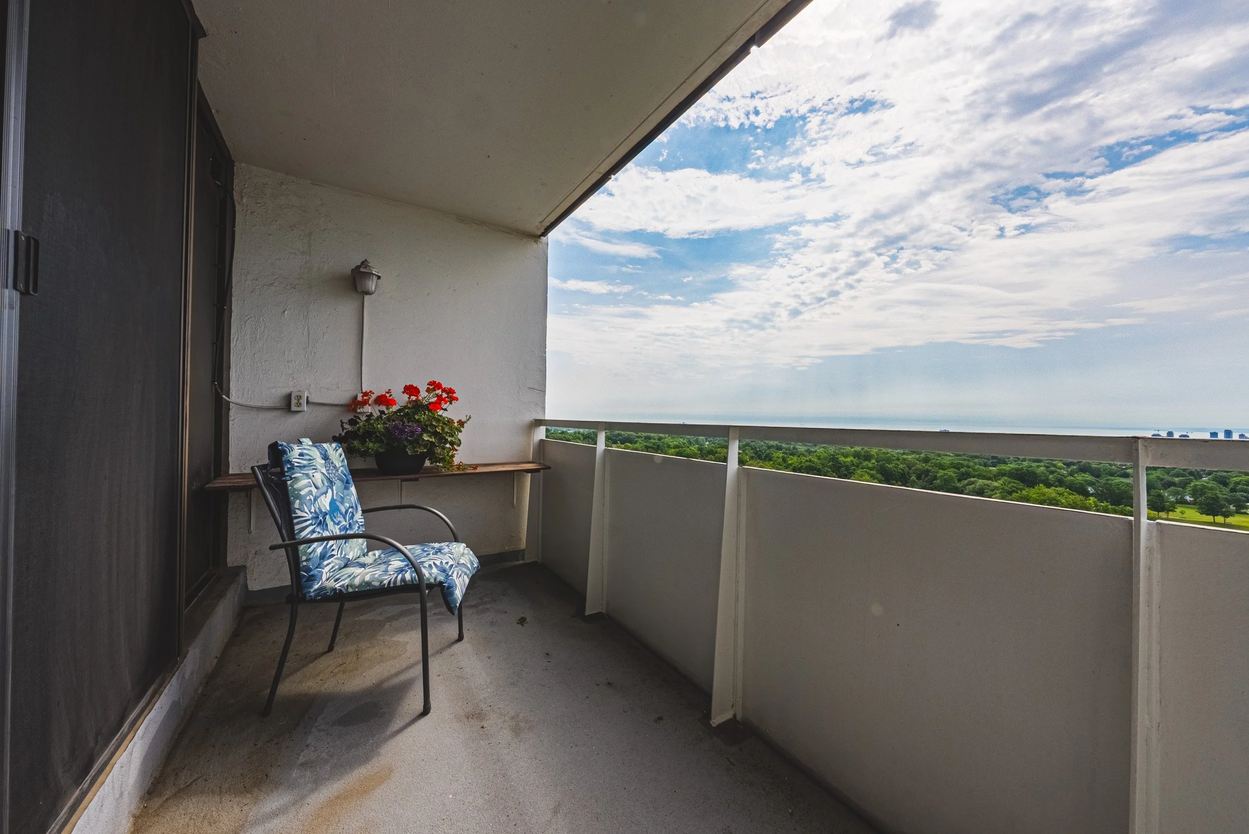 28 - 2055 Upper Middle #1504, Burlington.jpg