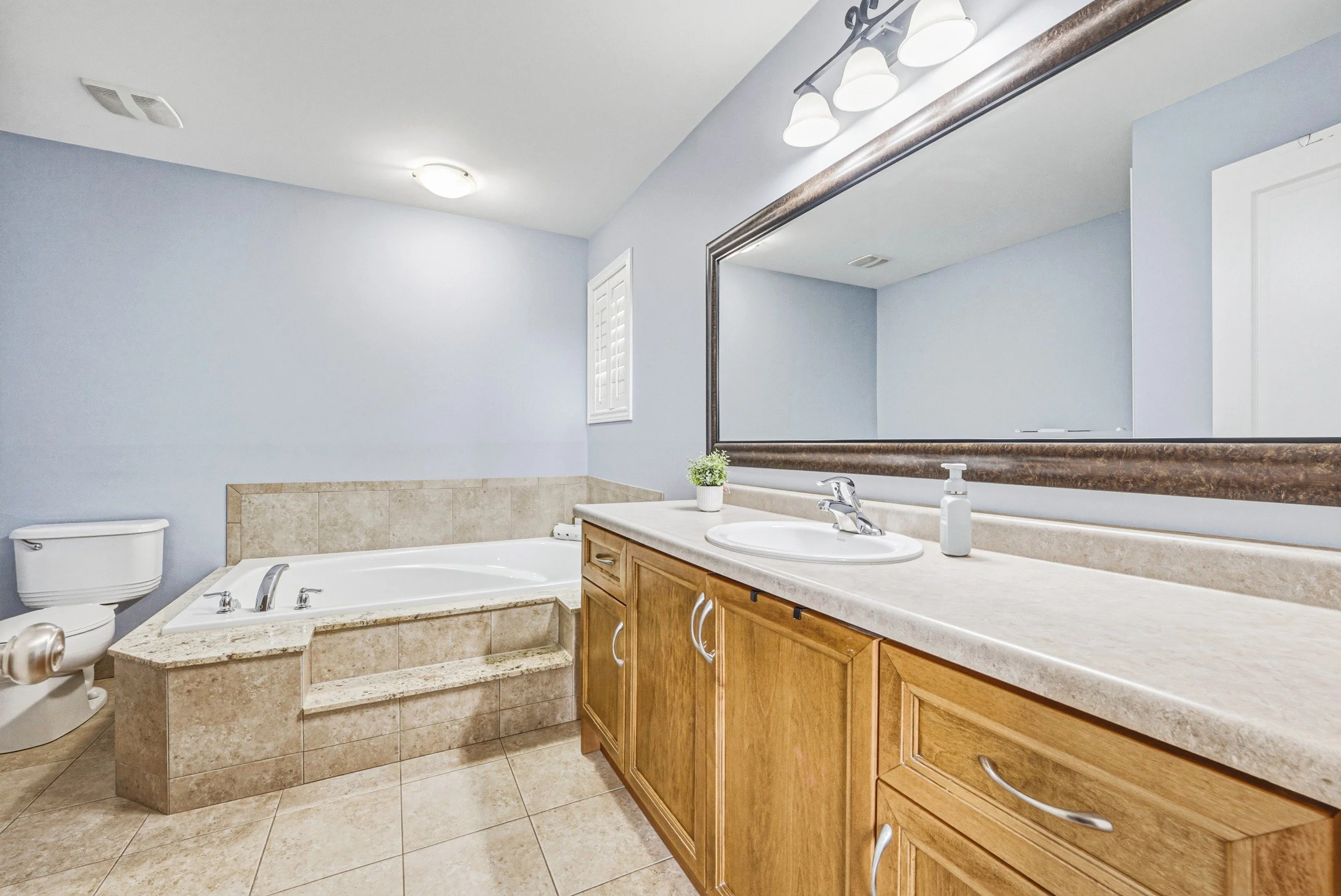 22 - 419 Dicenzo Dr, Hamilton.jpg