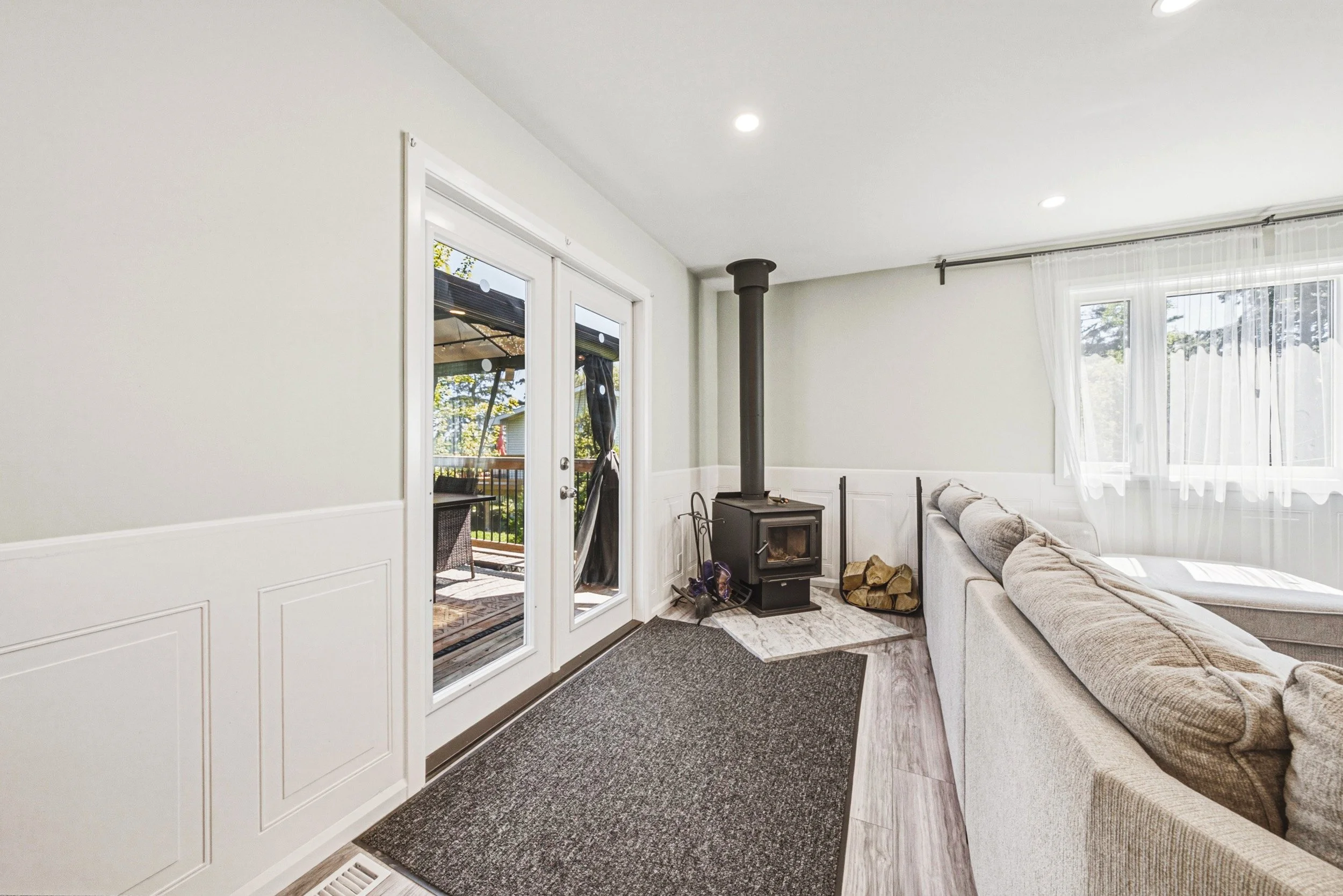 12 - 8 Ewen St, Kawartha Lakes.jpg