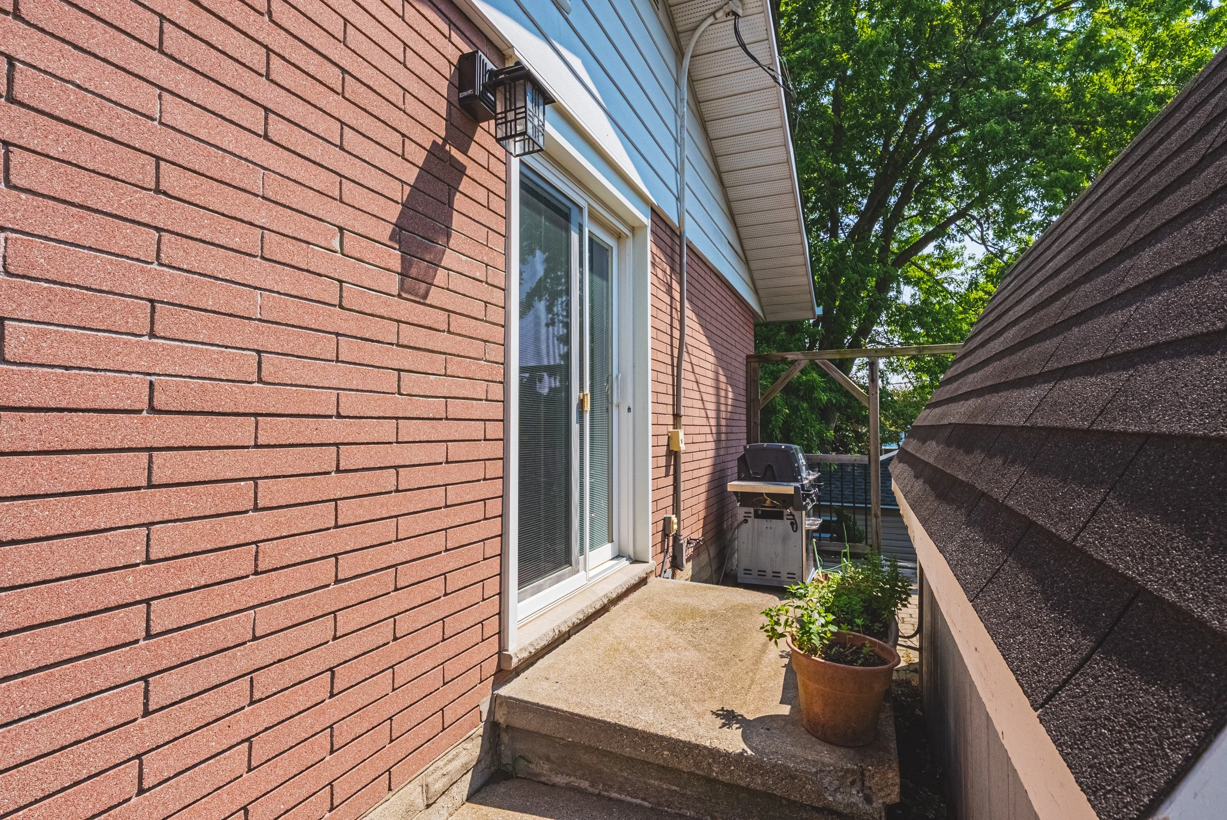 27 - 1821 Biscayne Dr, Cambridge.jpg