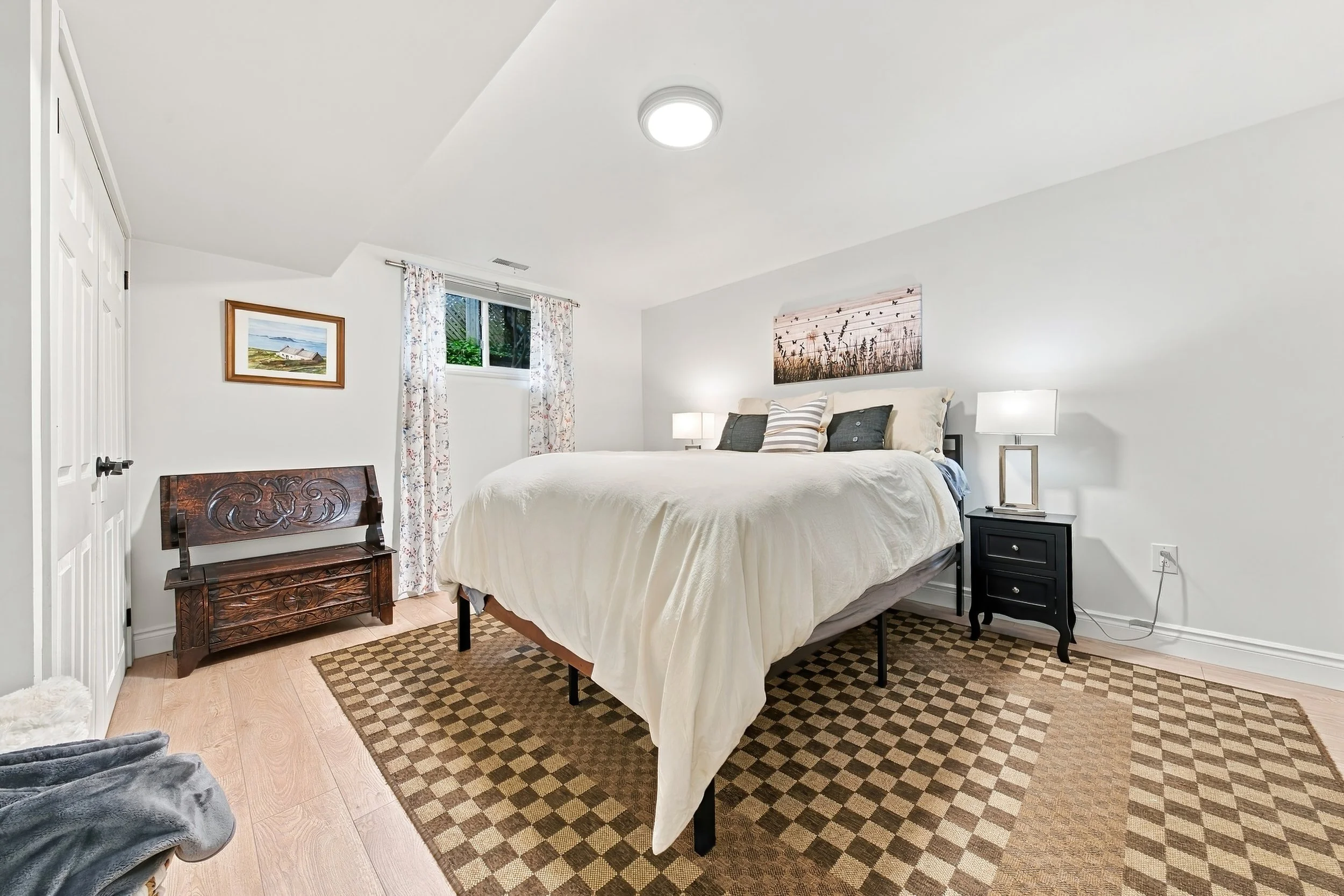 36 - 915 Tanager Ave, Burlington.jpg