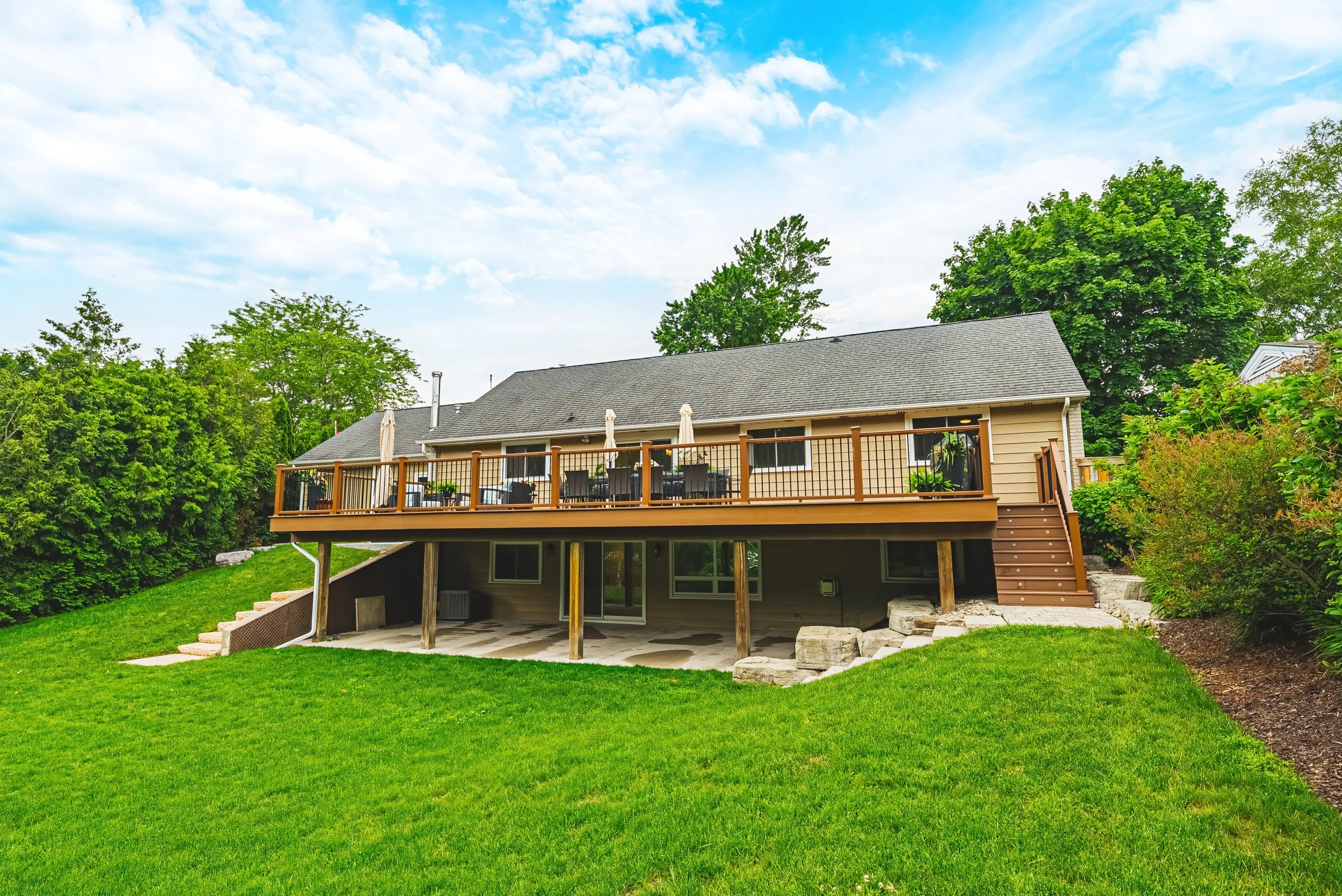 41 - 4897 Victoria Ave N, Vineland Station.jpg