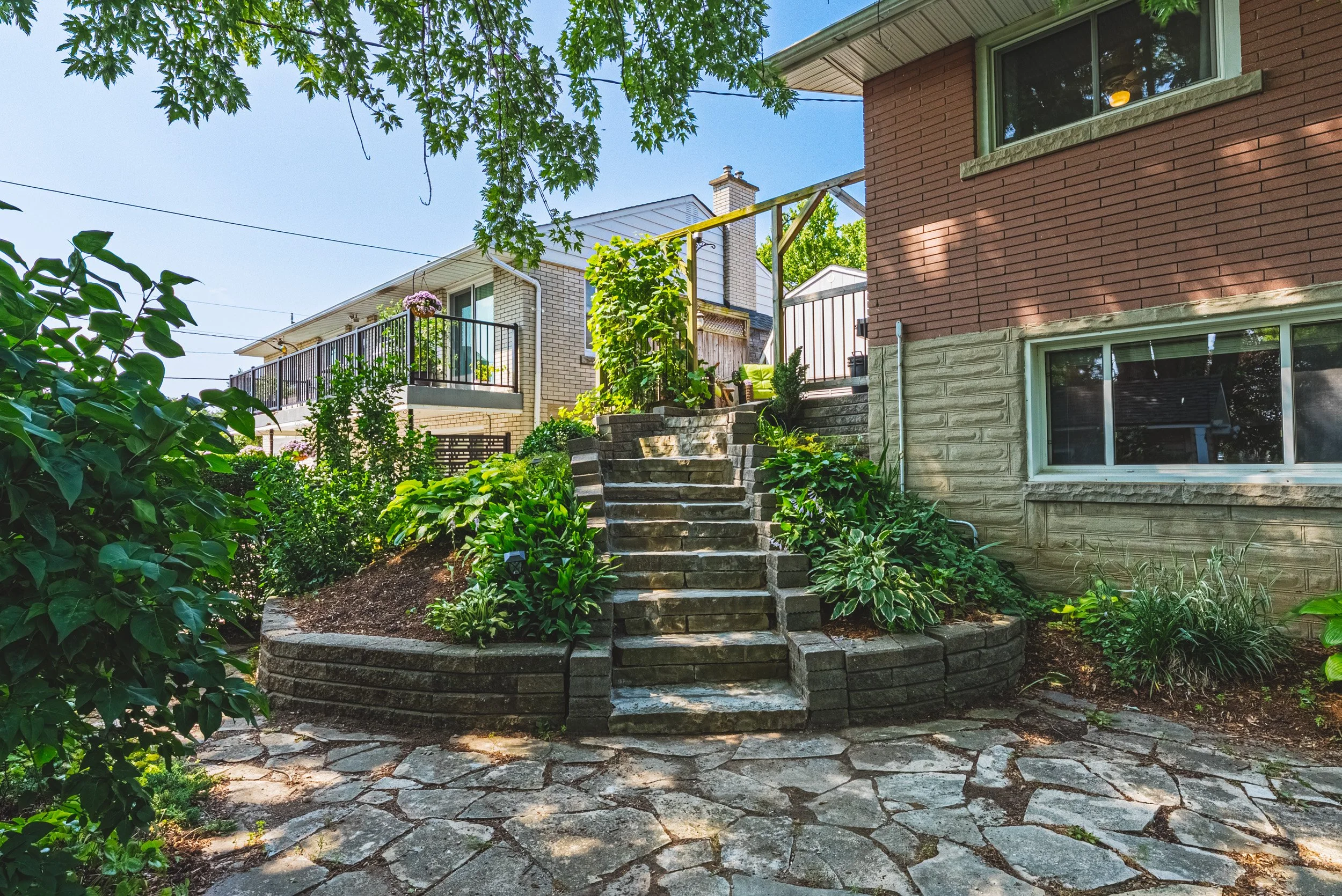 32 - 1821 Biscayne Dr, Cambridge.jpg