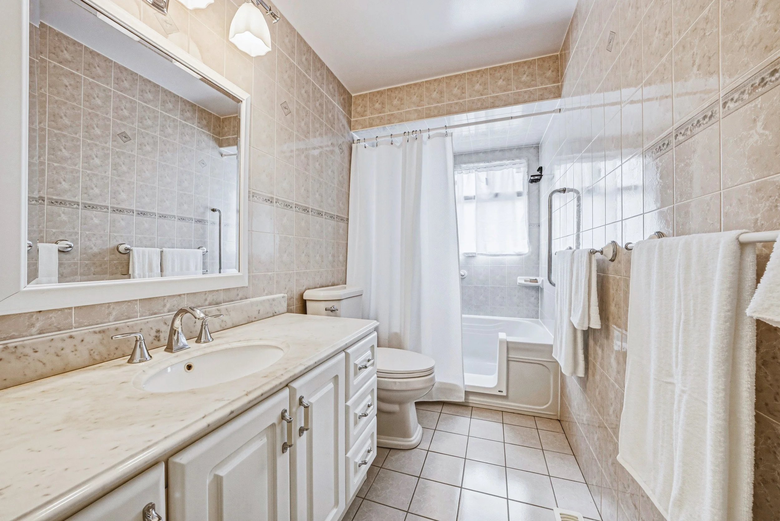 24 - 4 Mount Forest Dr, Brampton.jpg