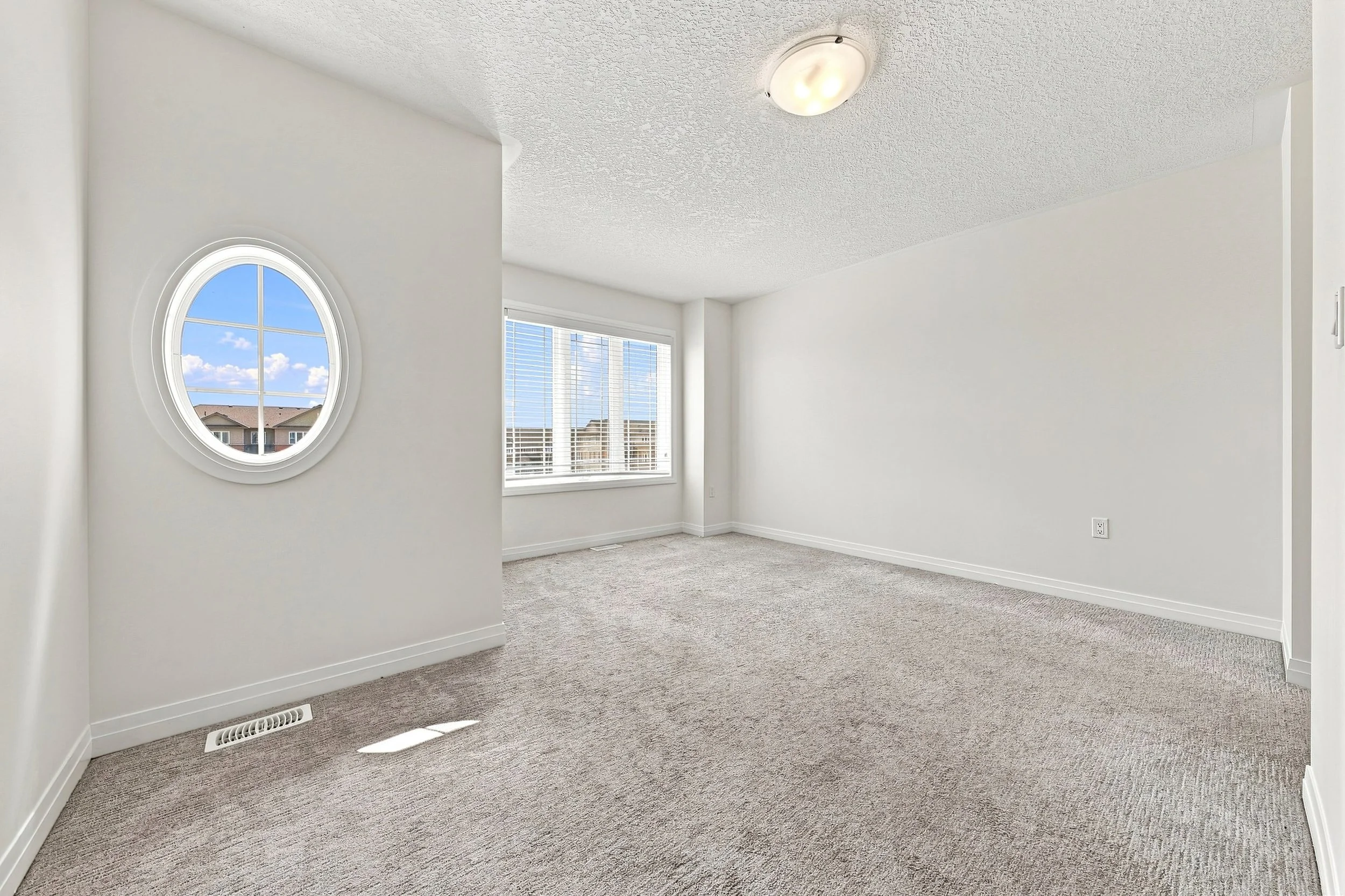 16 - 94 Laguna Village Cres, Hamilton.jpg