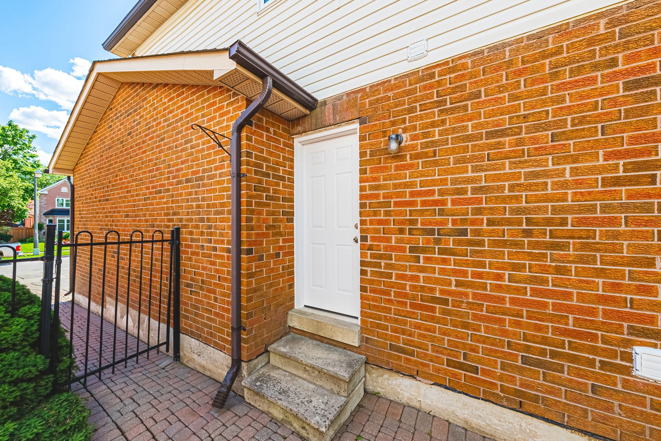 55 - 4153 Vermont Cres, Burlington.jpg