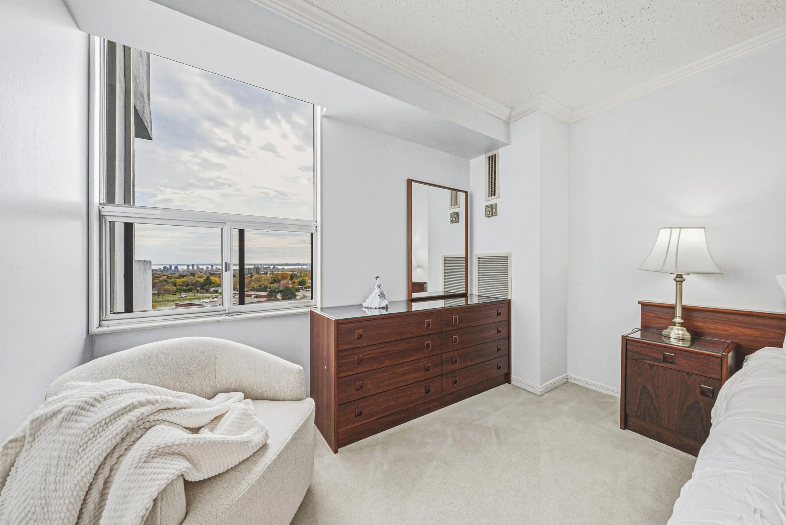21 - 2055 Upper Middle Rd #1005, Burlington.jpg