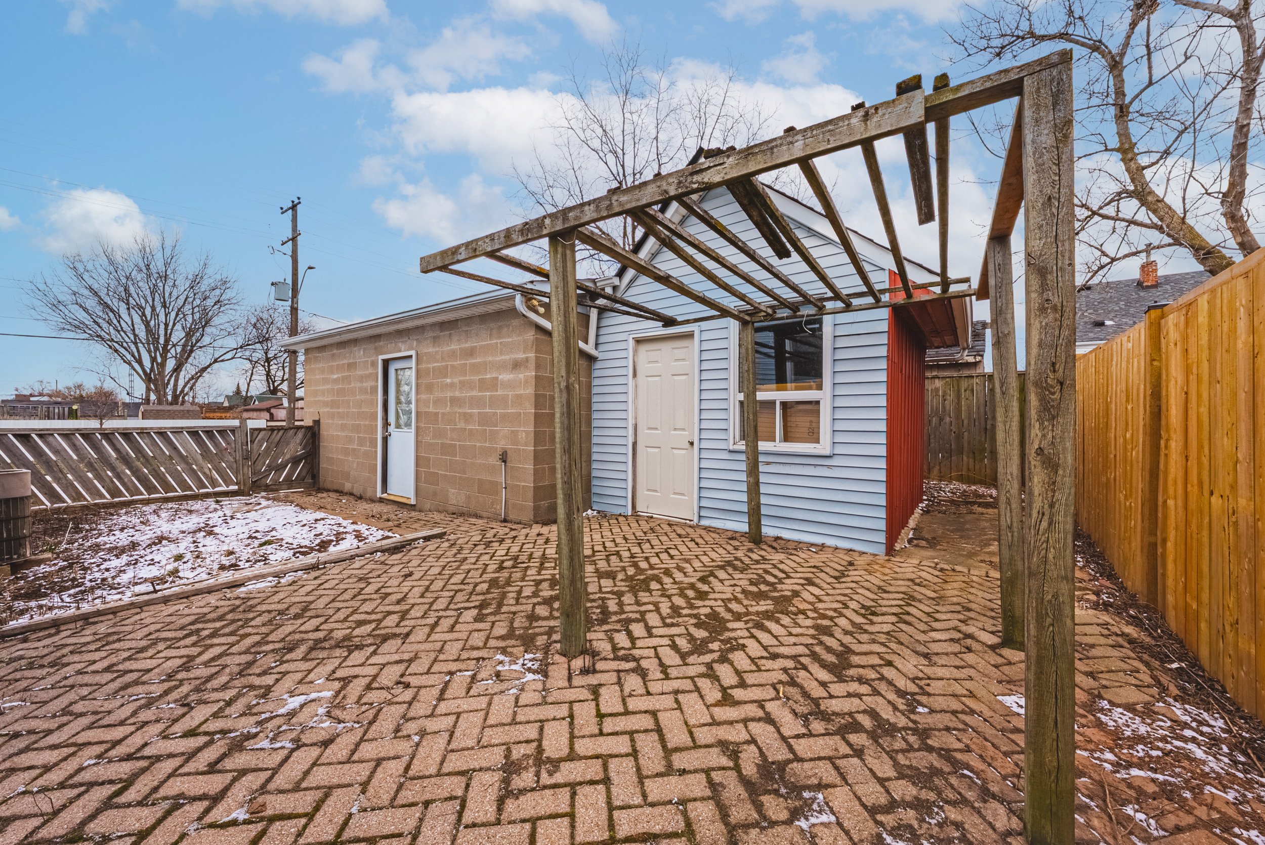 33 - 1124 Dunsmure, Hamilton.jpg