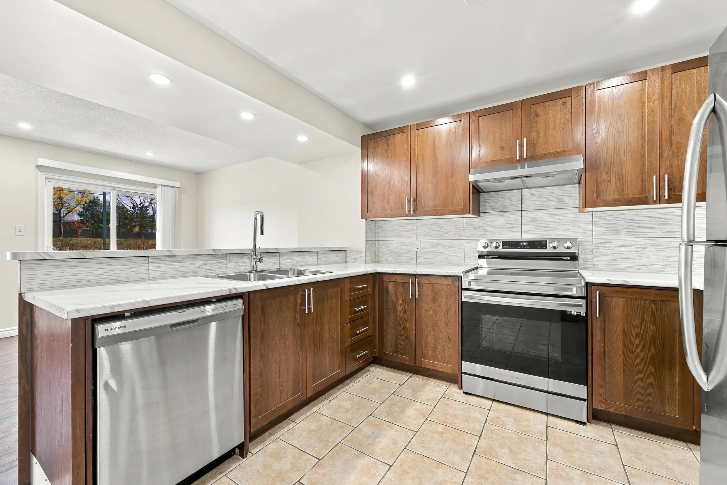 18-35 Thames Wy Hamilton.jpg