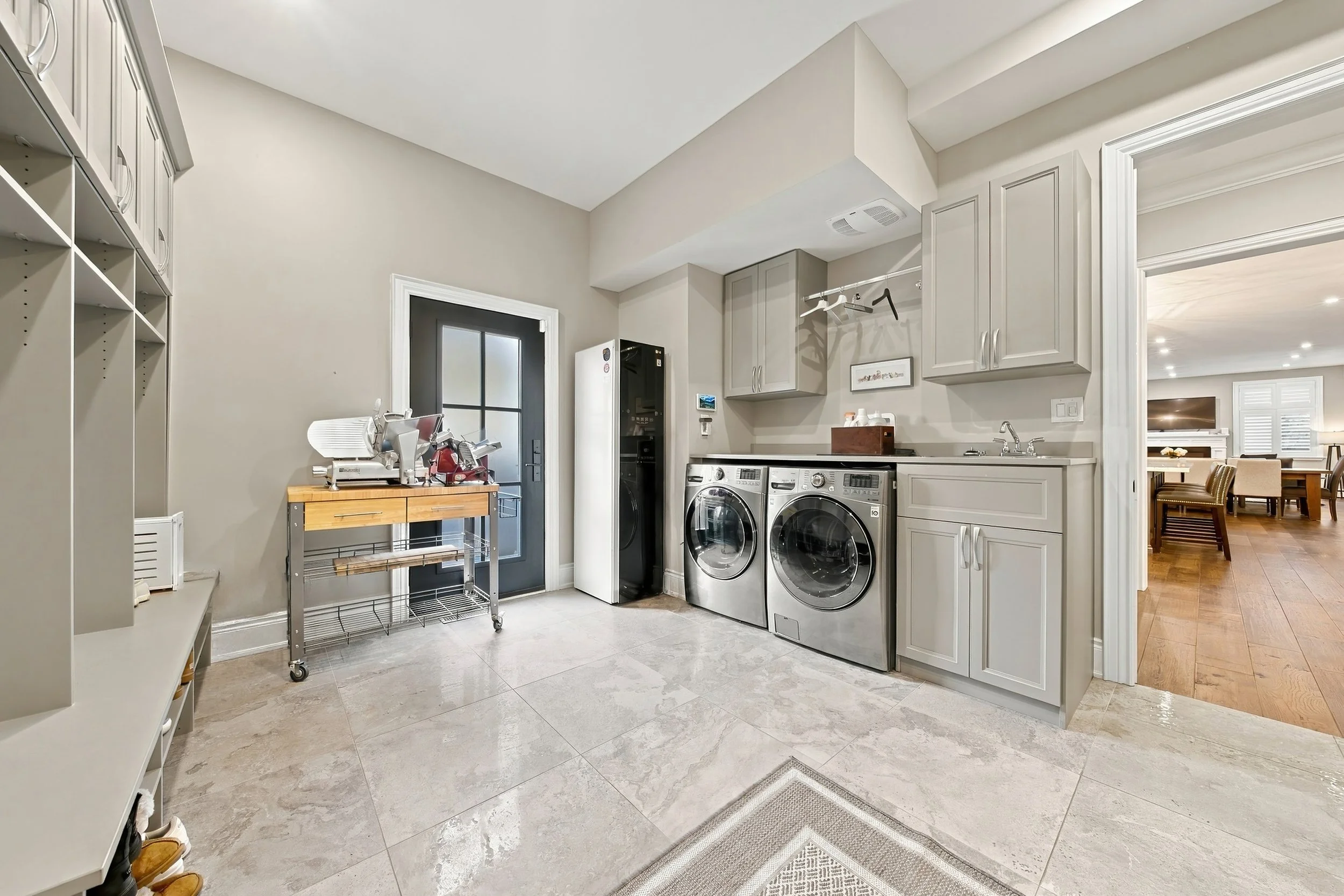 28 - 4369 Lakeshore Rd, Burlington.jpg