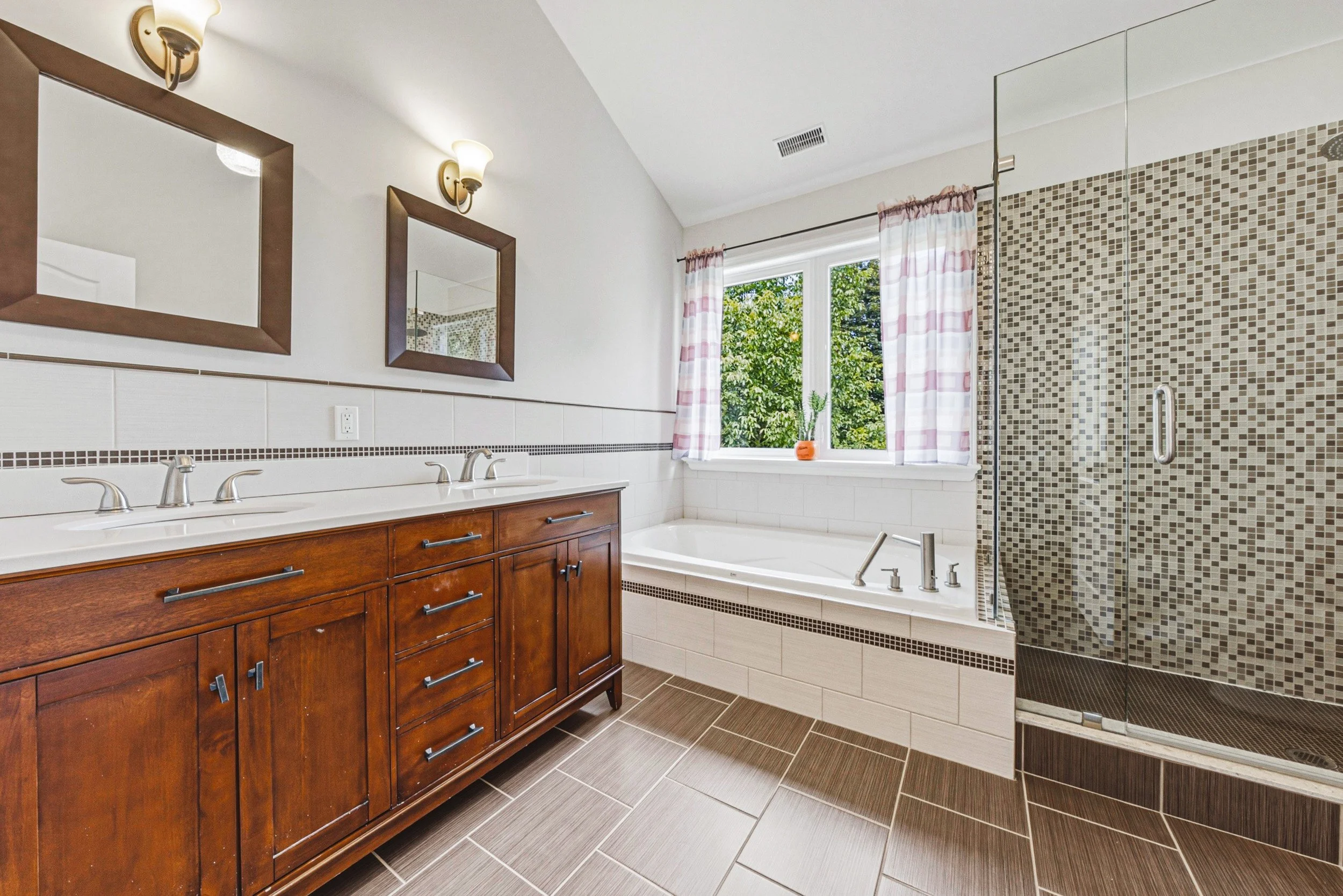 29 - 471 The Kingsway, Etobicoke.jpg