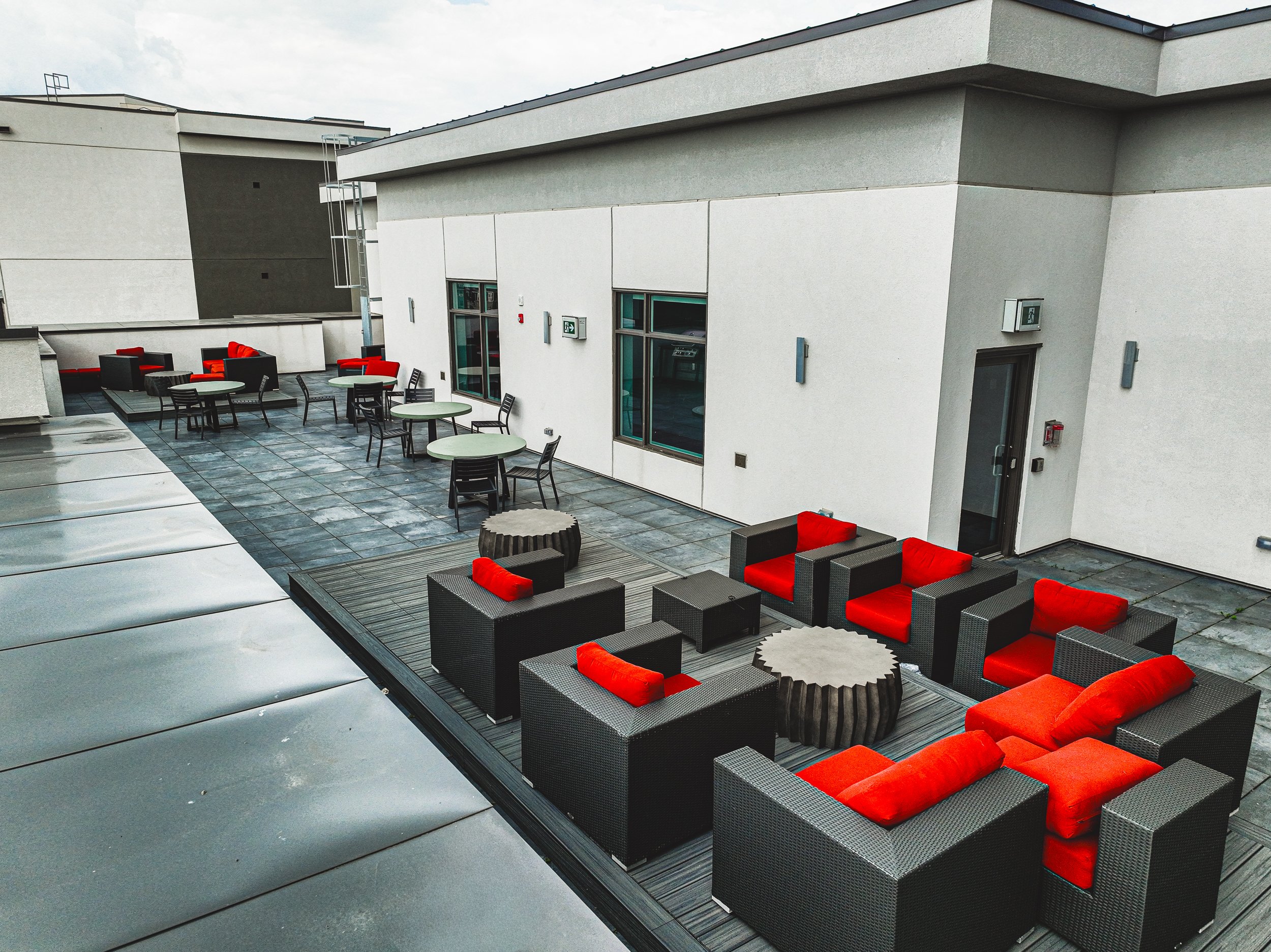 1-470 Dundas Street E.jpg