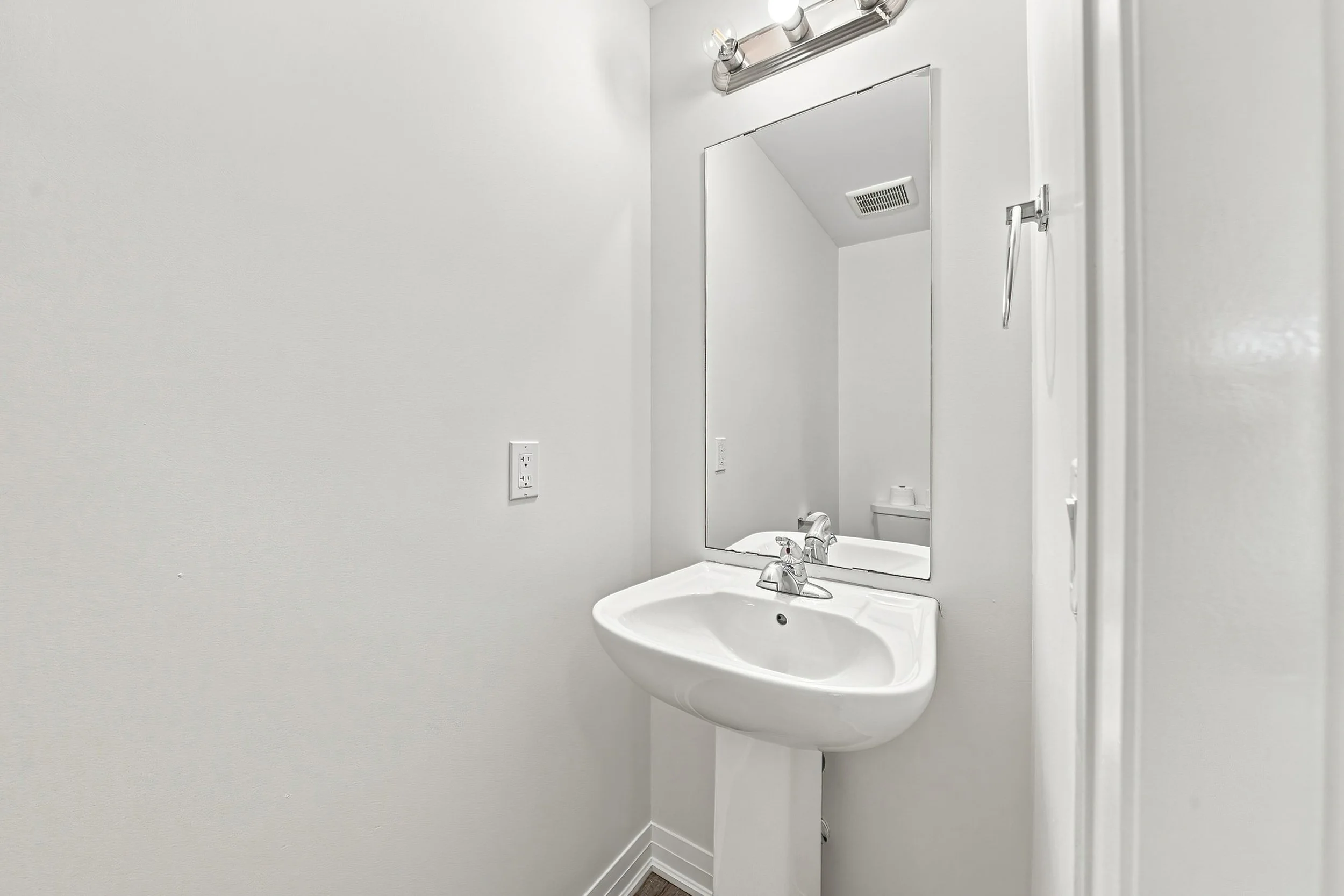 13 - 94 Laguna Village Cres, Hamilton.jpg