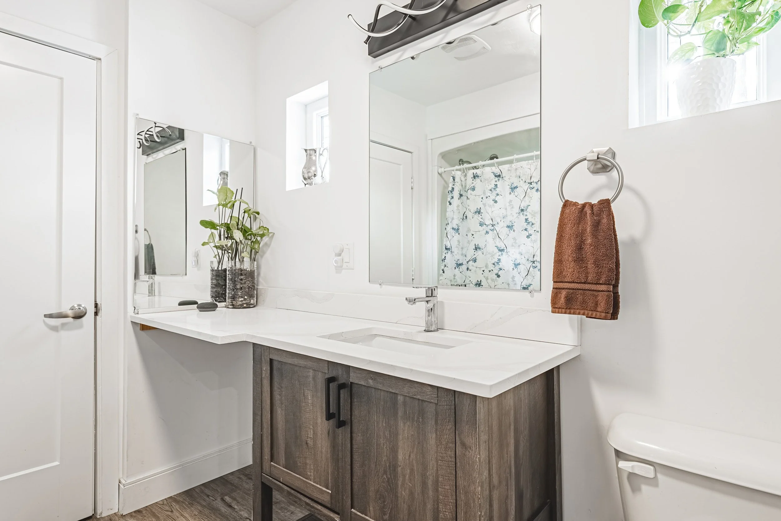 21 - 816 S Coast Dr, Selkirk.jpg