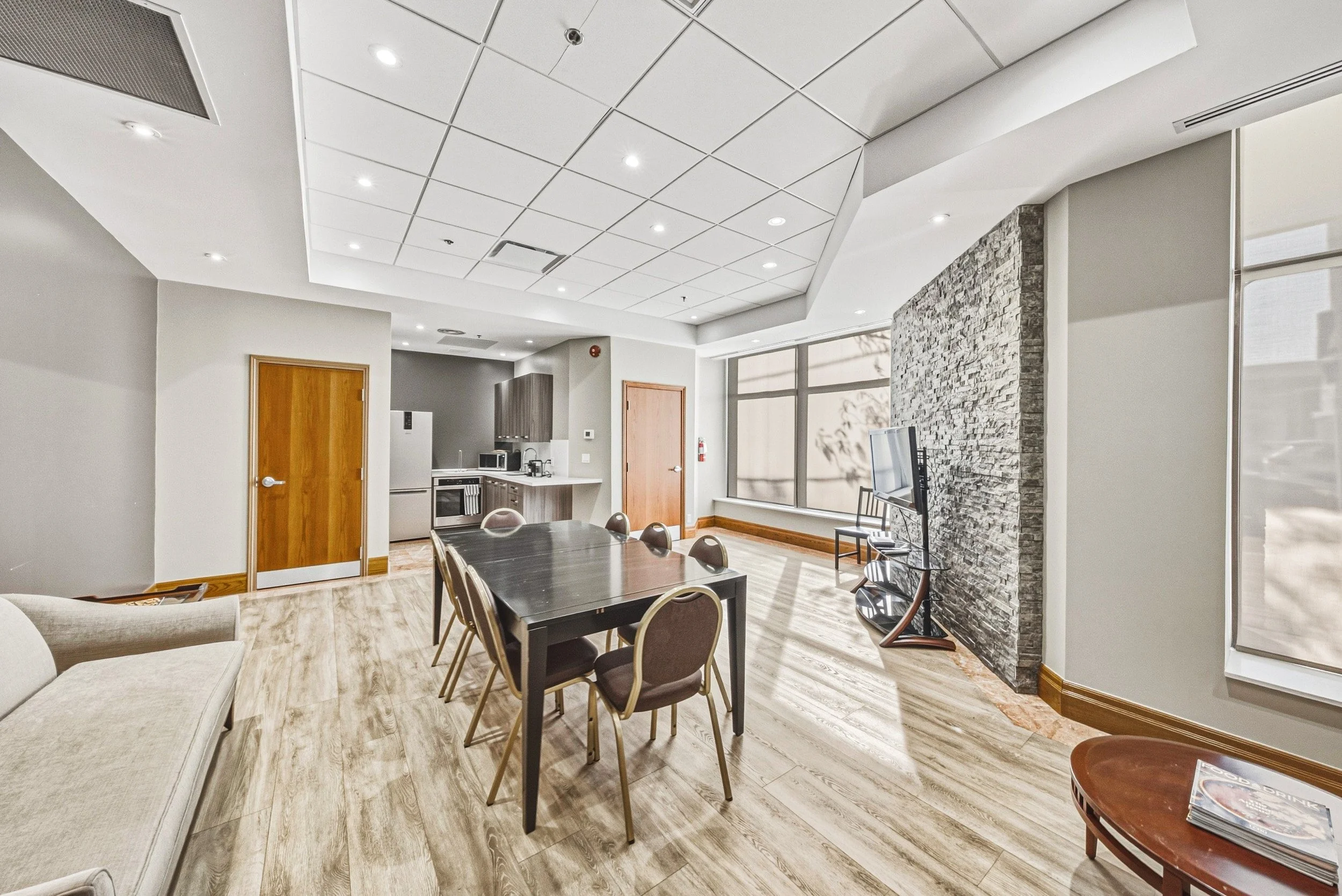 28 - 935 Royal York Rd #202, Toronto.jpg