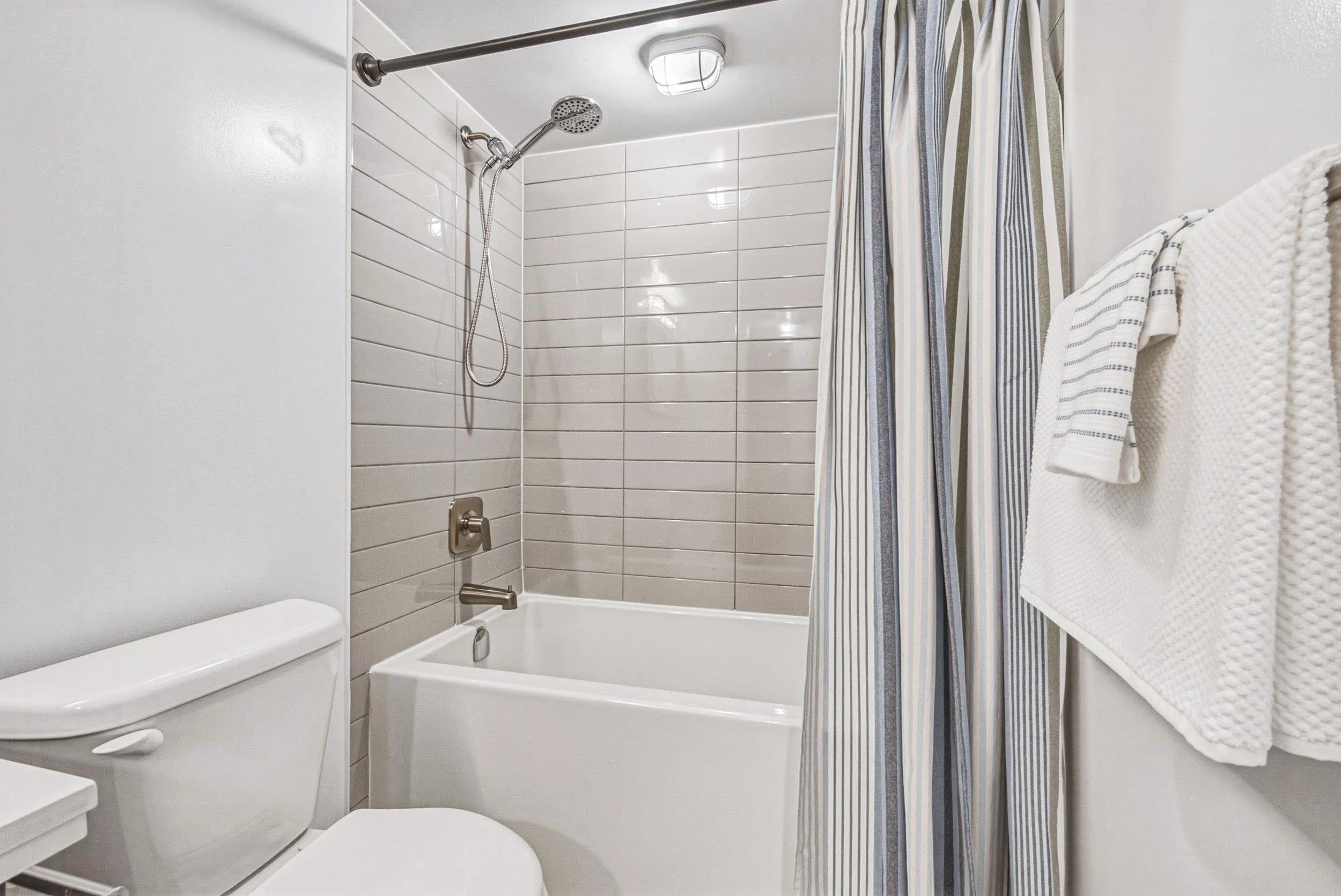 16 - 10 Drummond St #505, Etobicoke.jpg