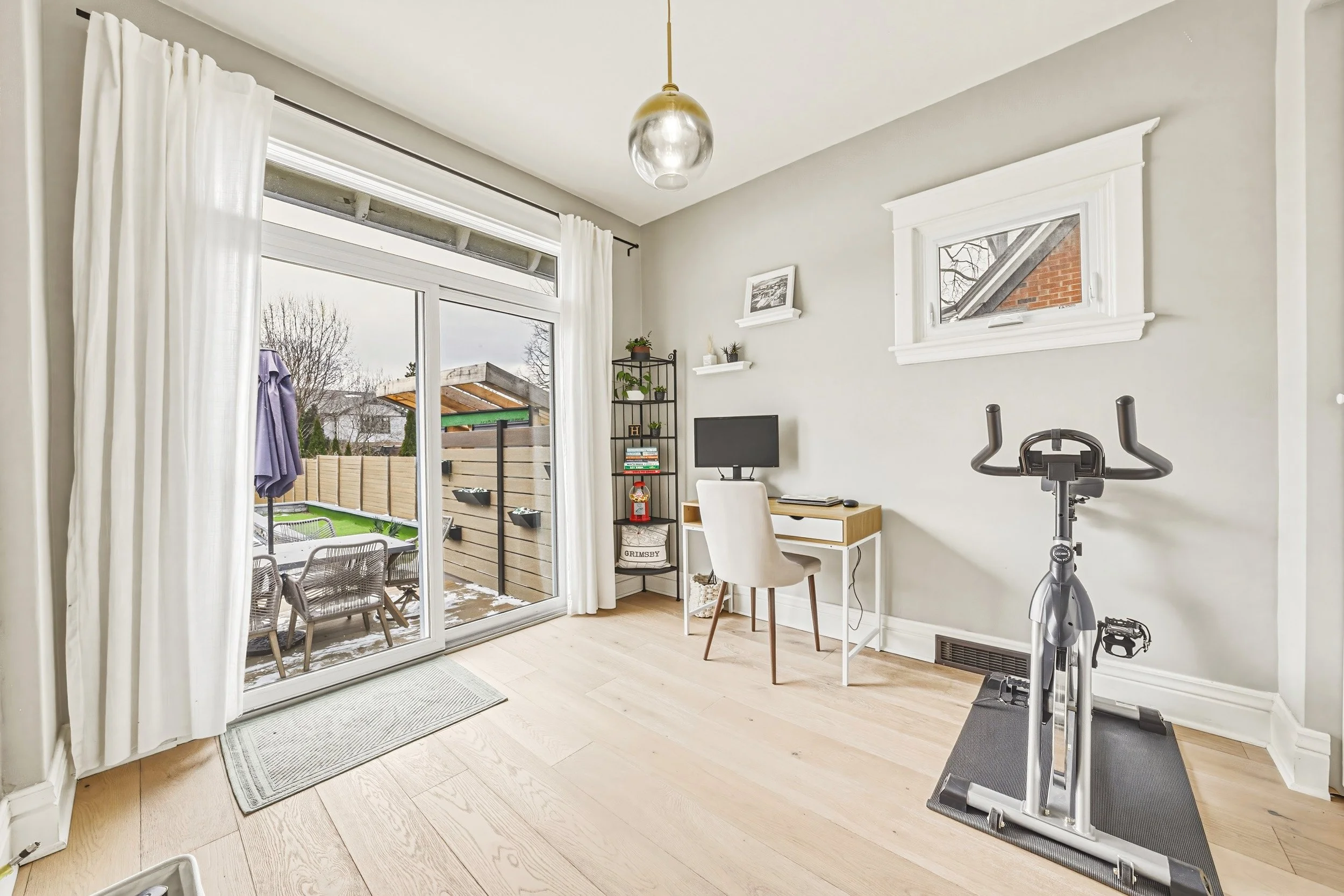 19 - 6 Nelles Blvd, Grimsby.jpg