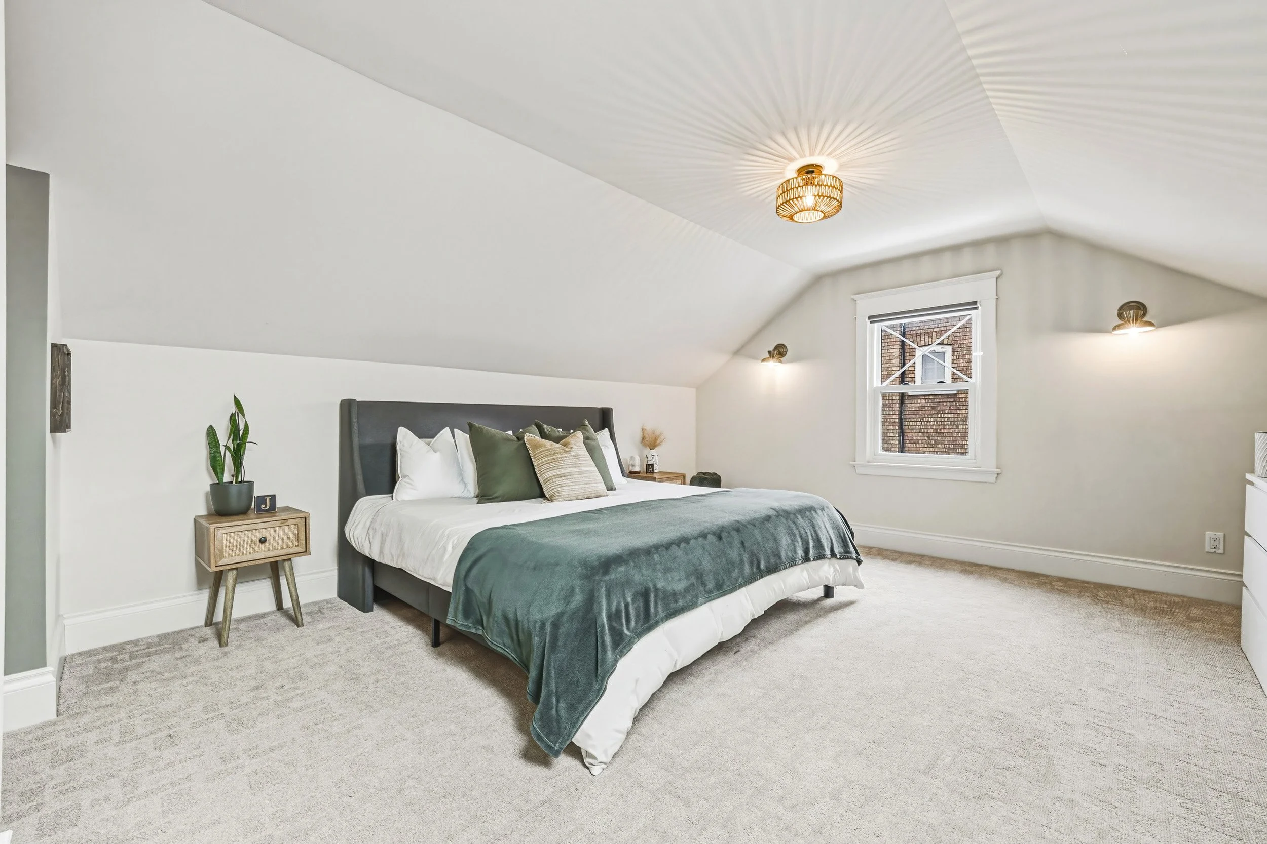 22 - 6 Nelles Blvd, Grimsby.jpg