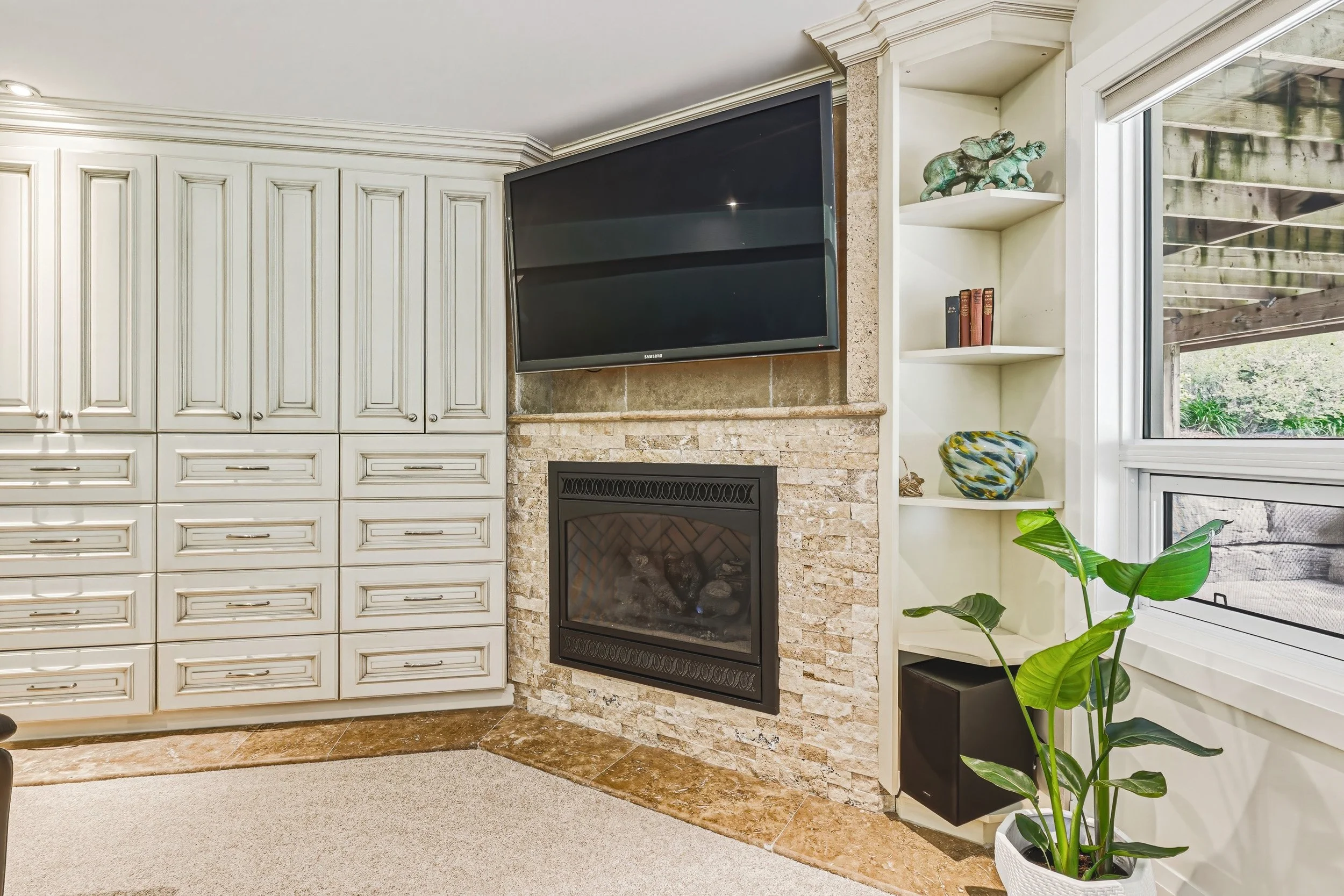 33 - 4897 Victoria Ave N, Vineland Station.jpg