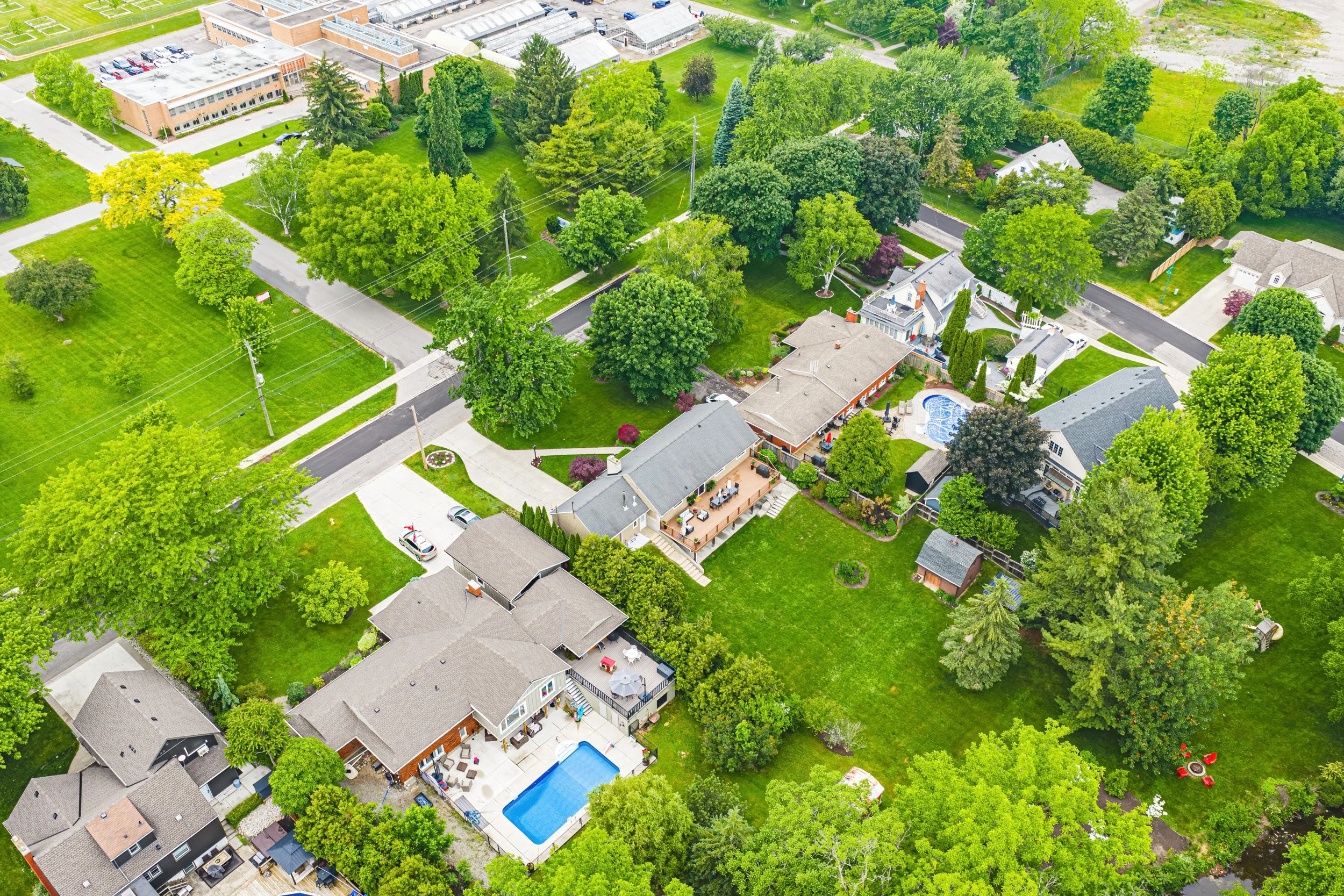 55 - 4897 Victoria Ave N, Vineland Station.jpg