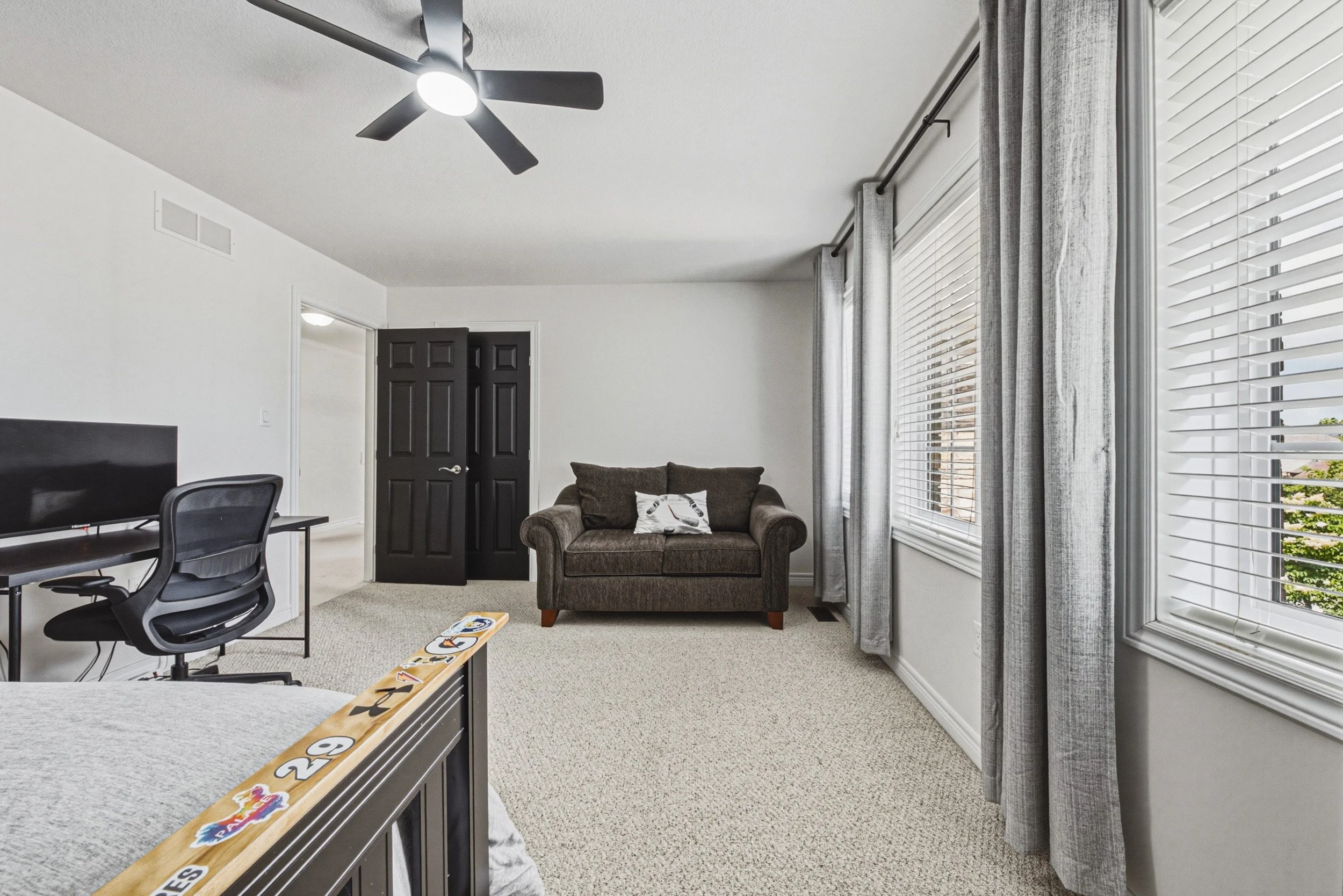 22 - 20 Degrow Cres, Binbrook.jpg