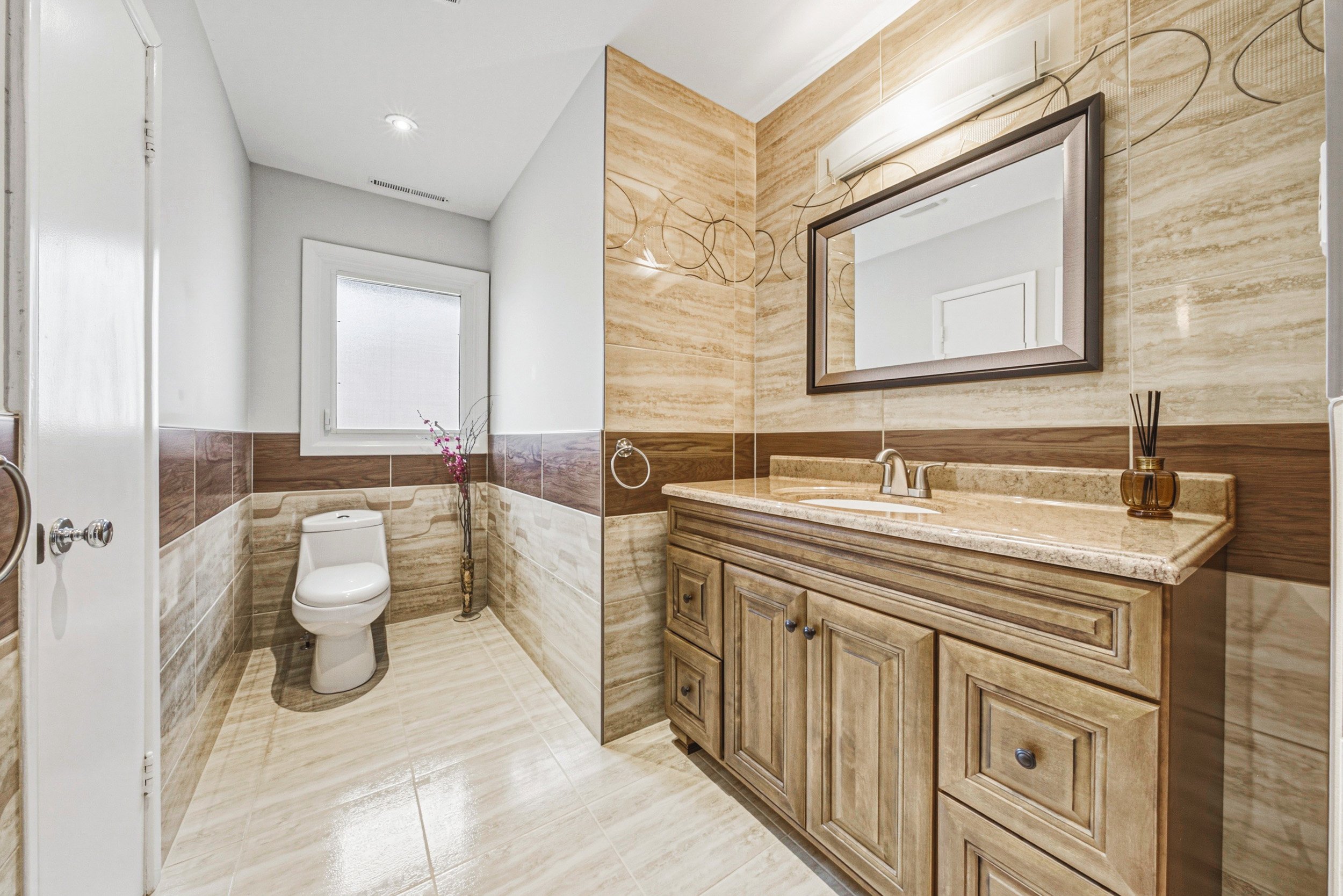 21 - 471 The Kingsway, Etobicoke.jpg