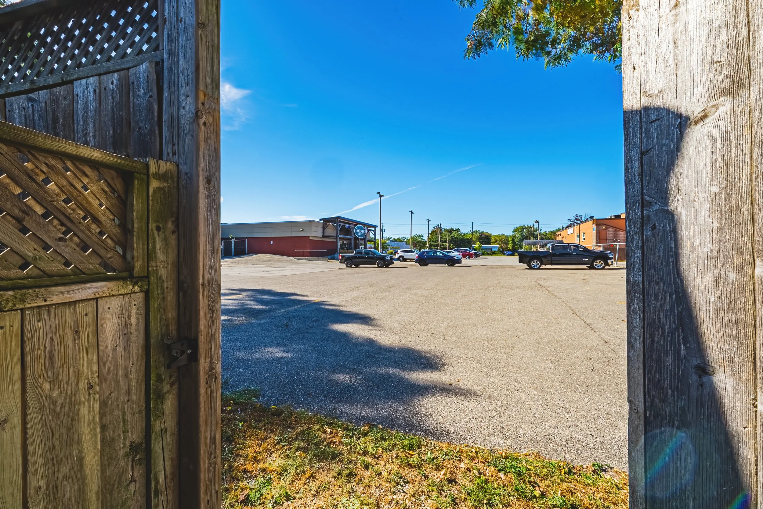 48 - 2301 Barclay Rd, Burlington.jpg