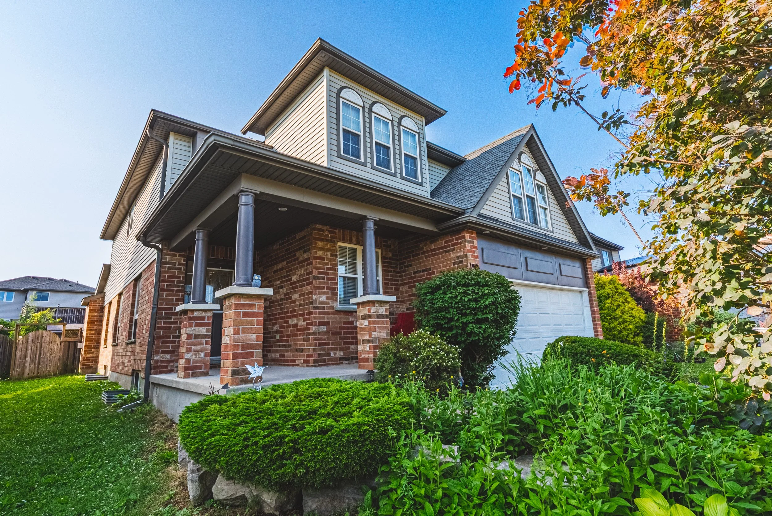 2 - 140 Country Club Dr, Cambridge.jpg